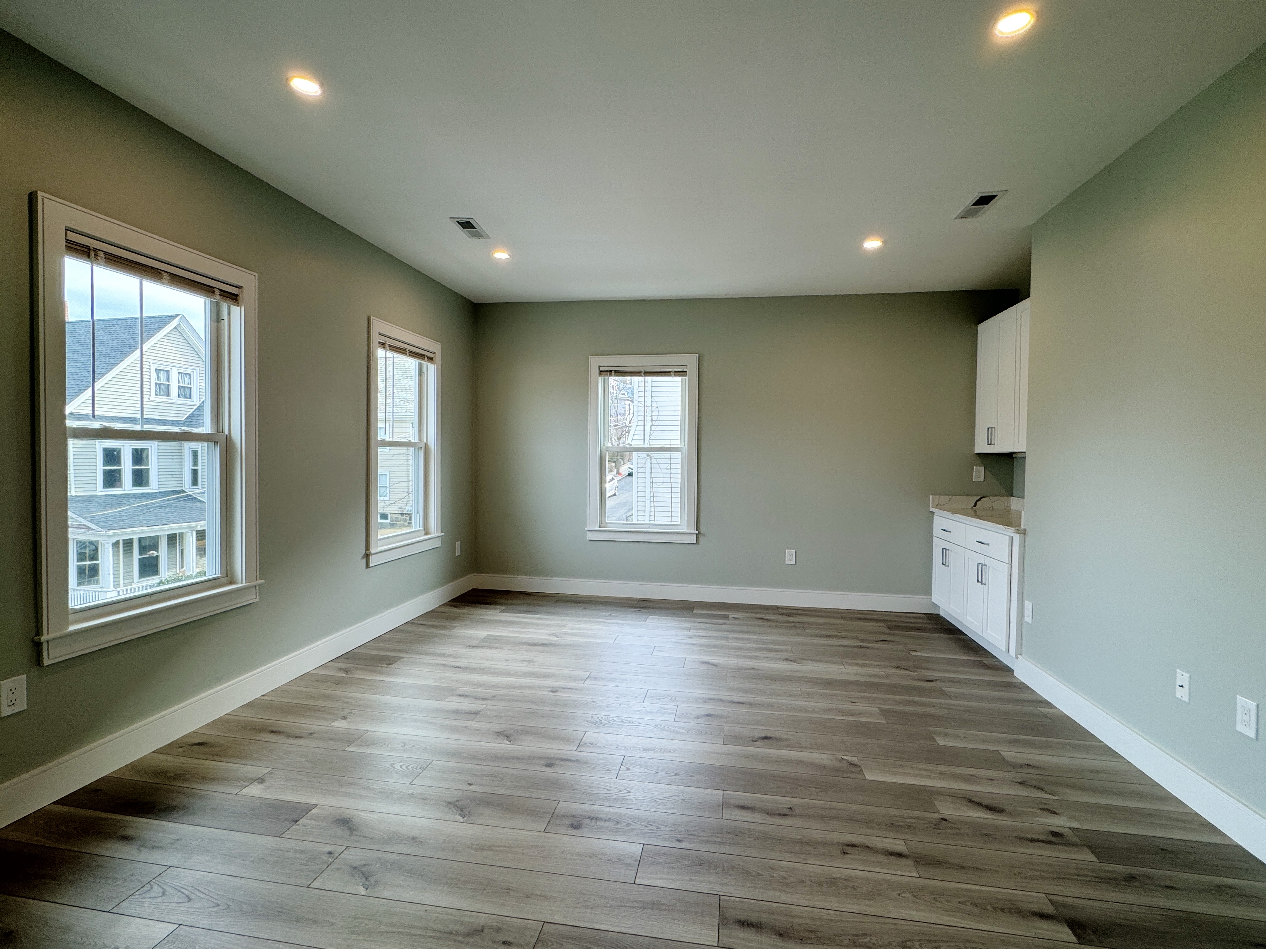5 bed, 2.5 bath apartment for rent at 3 Gould Ave Unit 2, Malden — photo 6 of 22