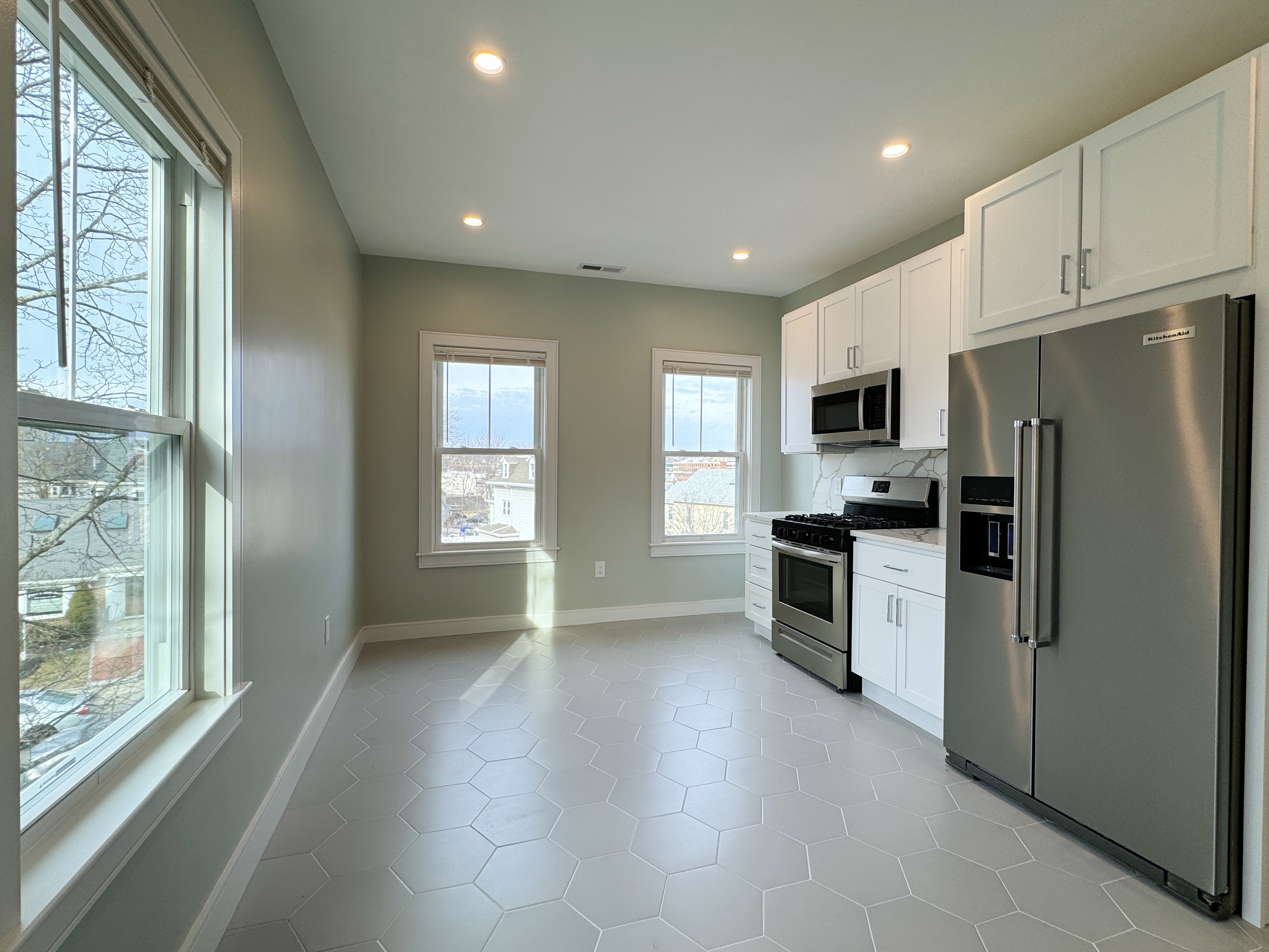 5 bed, 2.5 bath apartment for rent at 3 Gould Ave Unit 2, Malden — photo 5 of 22