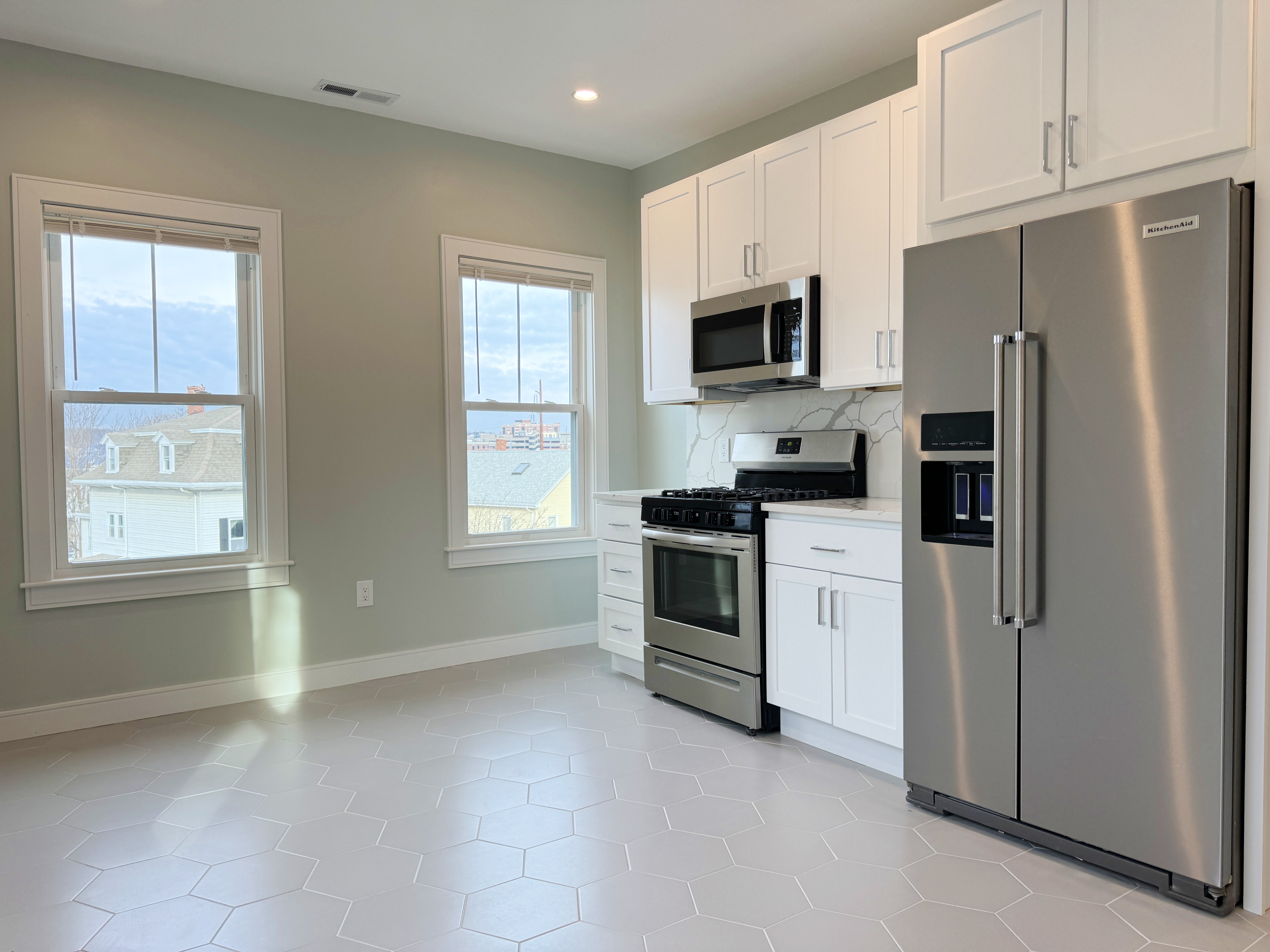 5 bed, 2.5 bath apartment for rent at 3 Gould Ave Unit 2, Malden — photo 1 of 22