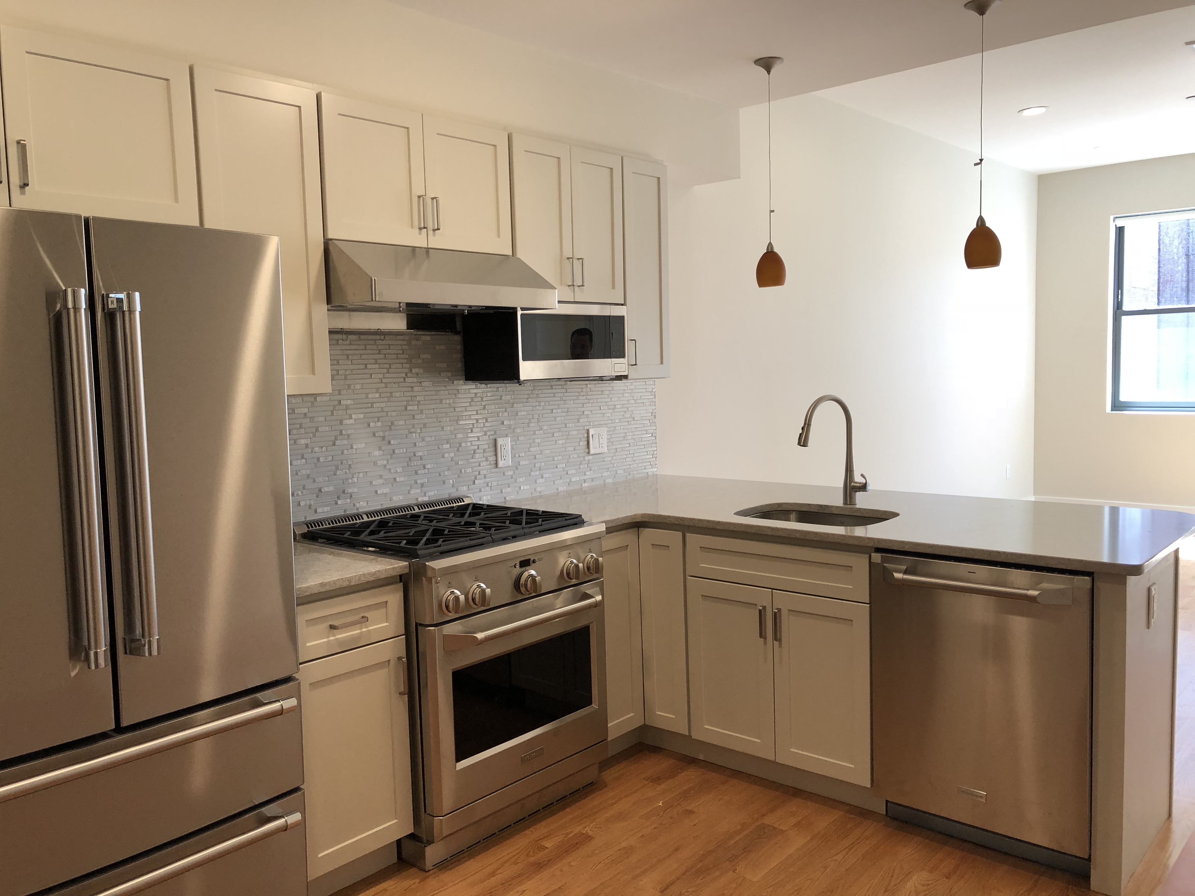 3 bed, 2 bath apartment for rent at 719 Boylston St Unit 201, Back Bay — photo 3 of 10