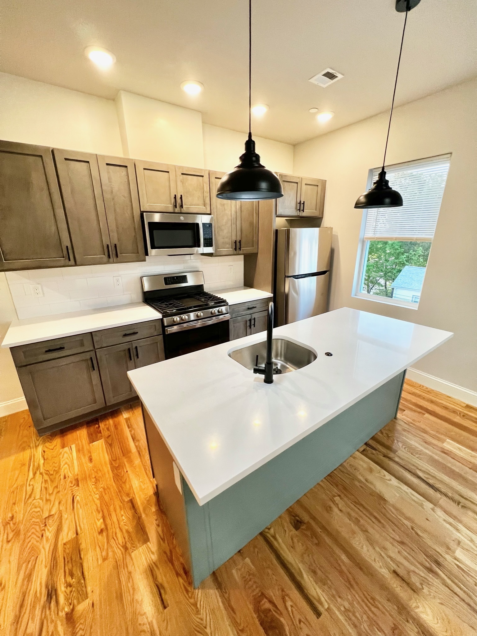 2 bed, 1.5 bath apartment for rent at 151 Crescent St Unit 5, Highlands — photo 1 of 19