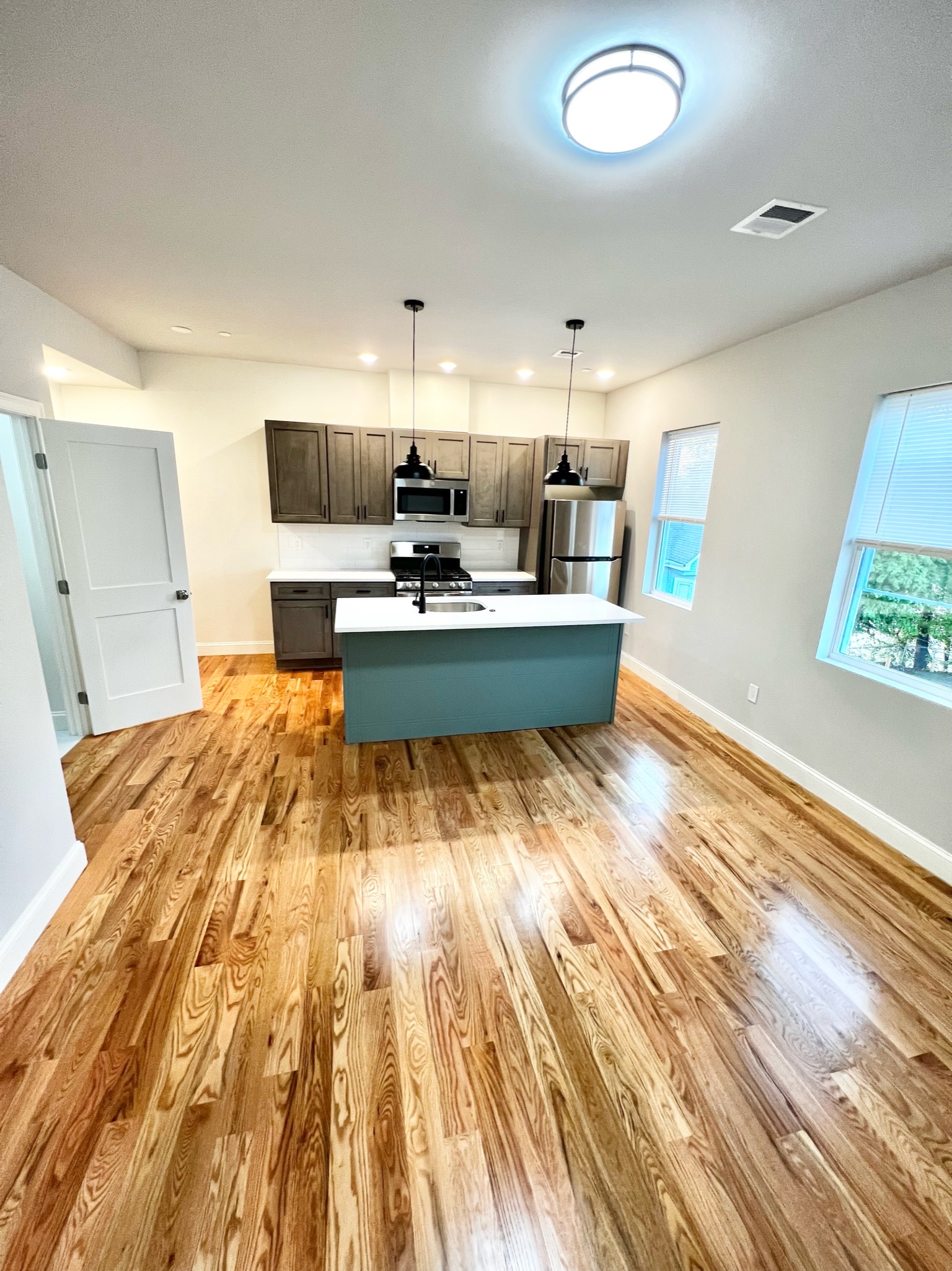 2 bed, 1.5 bath apartment for rent at 151 Crescent St Unit 5, Highlands — photo 4 of 19