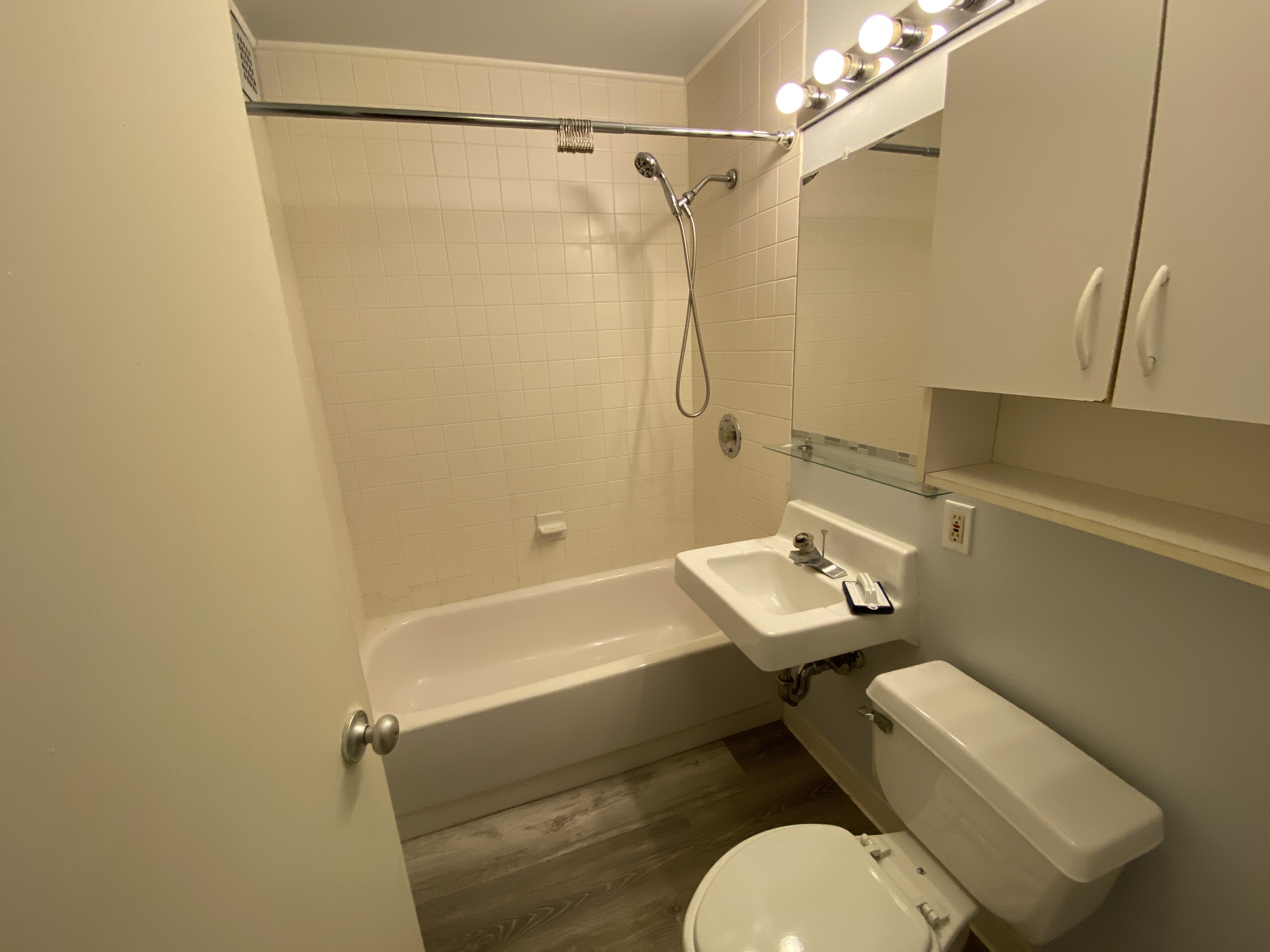 Studio bed, 1 bath apartment for rent at 44 Washington Unit 806, Brookline Village — photo 7 of 10