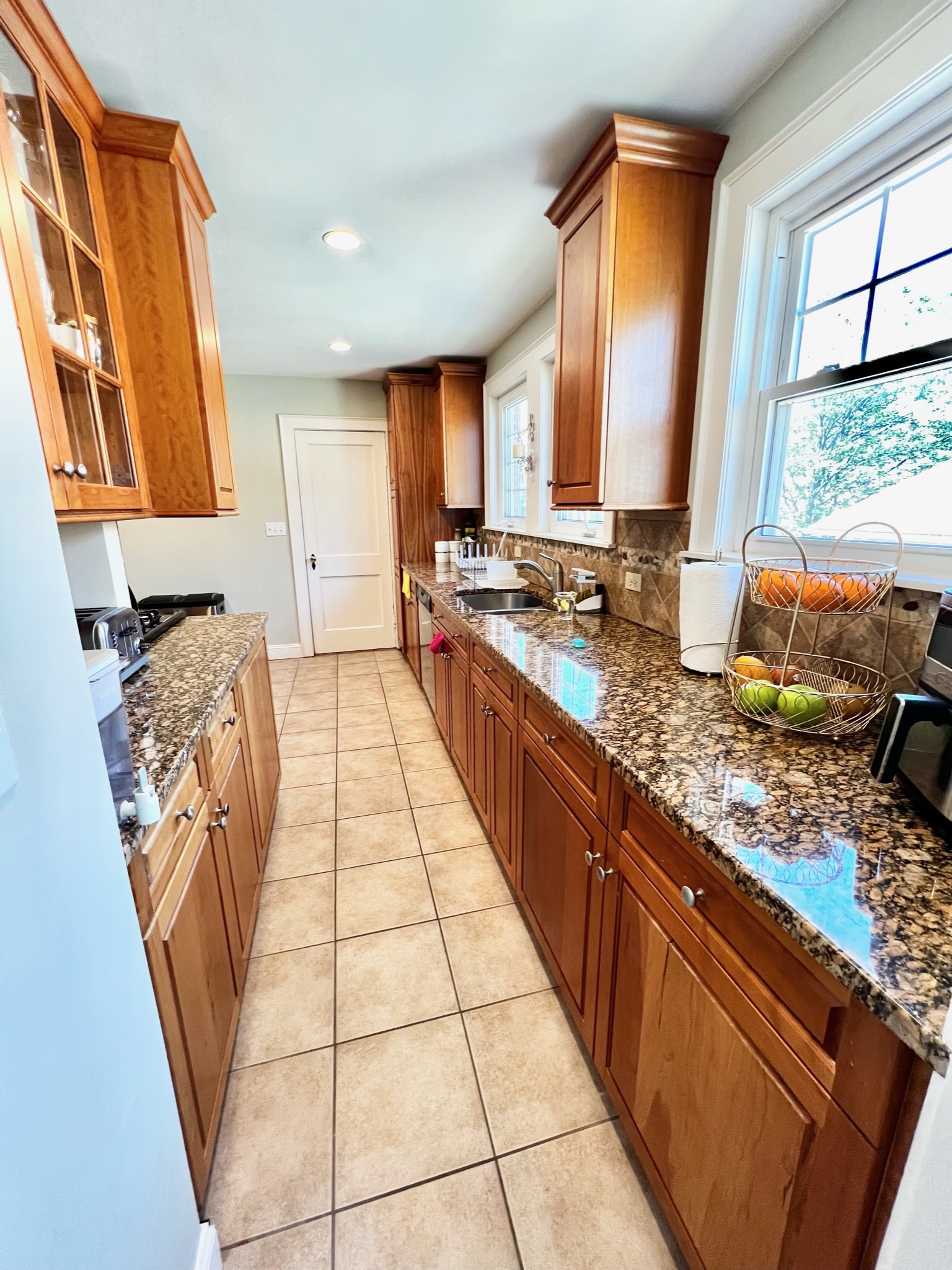 3 bed, 2 bath apartment for rent at 41 Blenford Rd Unit 2, Brighton — photo 4 of 36