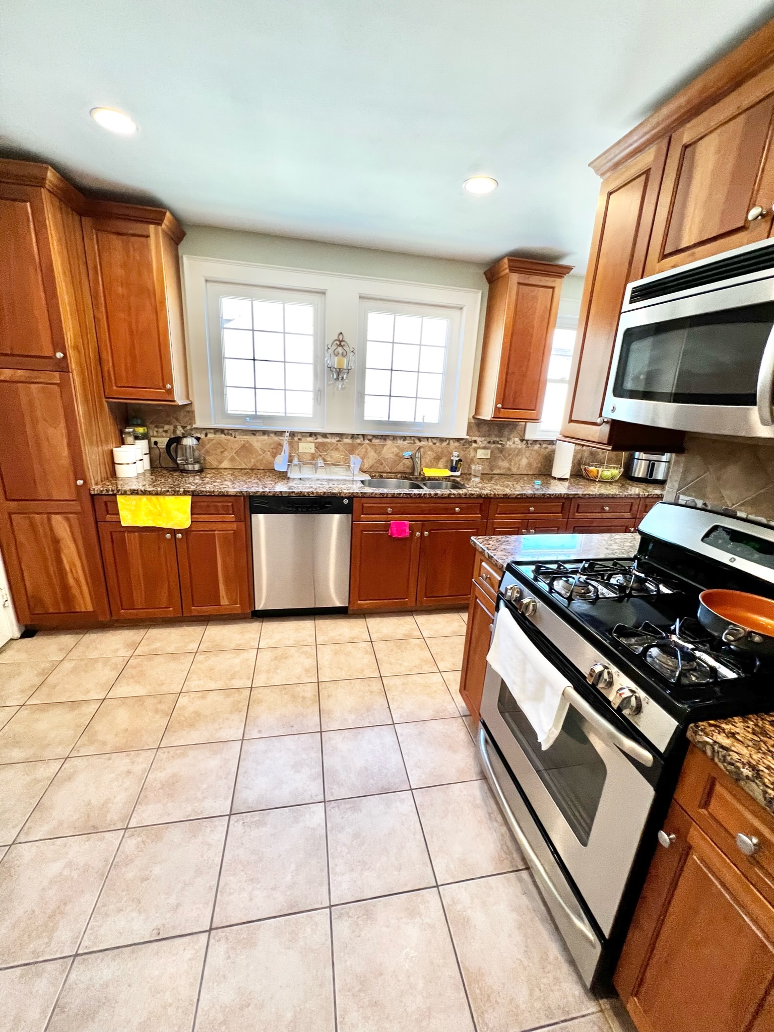 3 bed, 2 bath apartment for rent at 41 Blenford Rd Unit 2, Brighton
