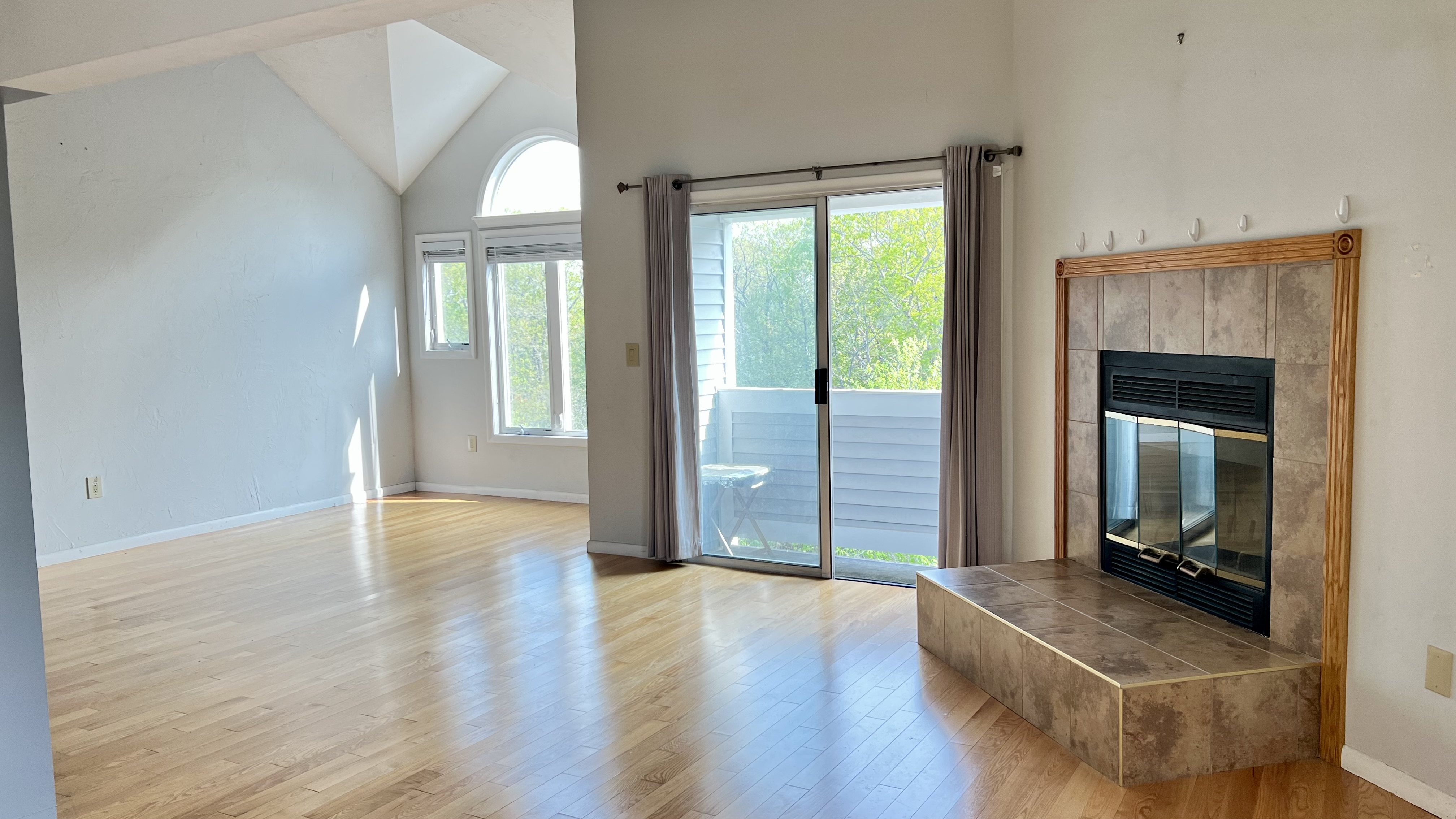 2 bed, 2 bath apartment for rent at 114 Burkhall St Unit R, Weymouth — photo 4 of 21