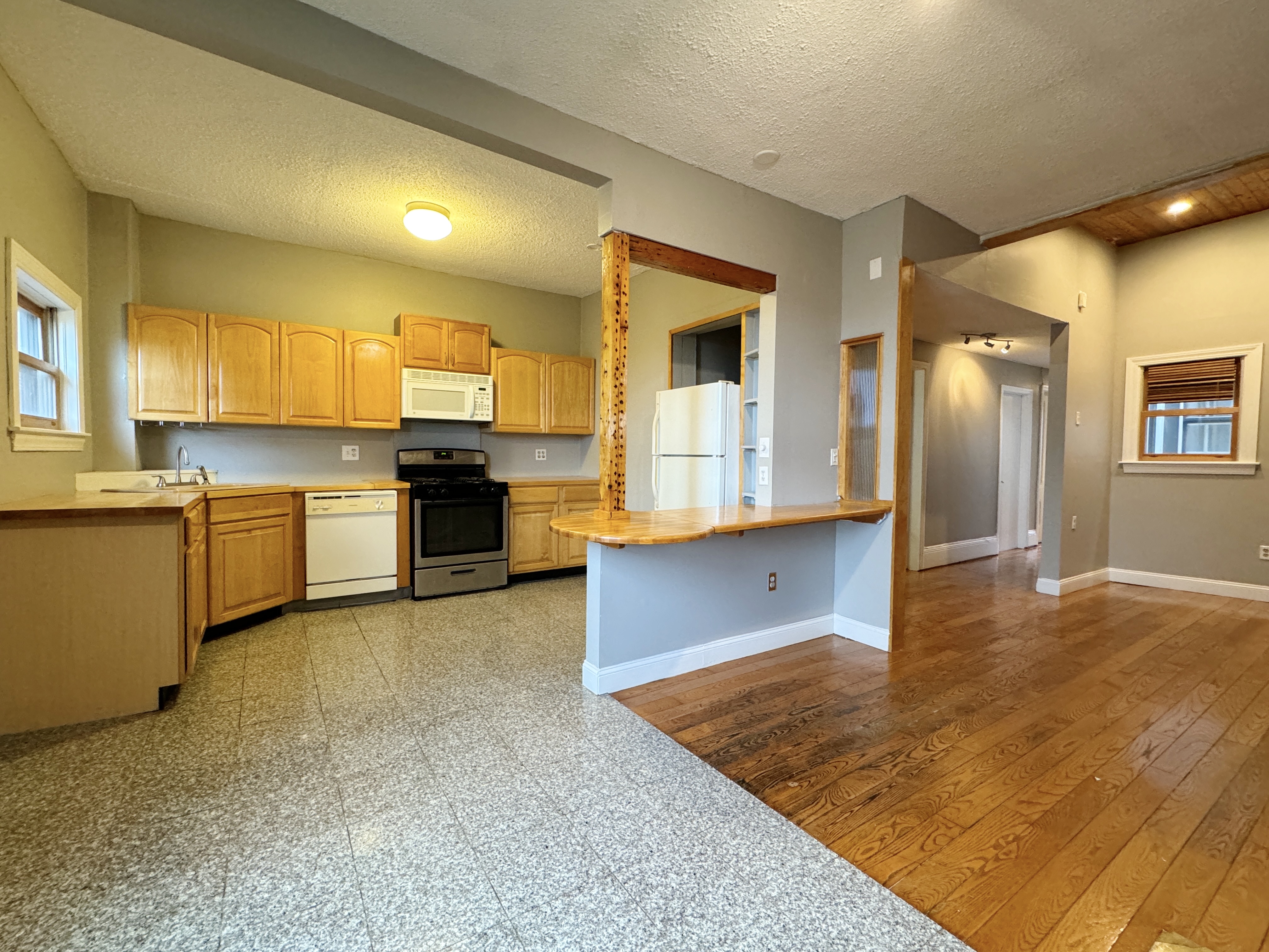 2 bed, 1 bath apartment for rent at 62 Beacon St Unit 3, Chelsea — photo 2 of 11