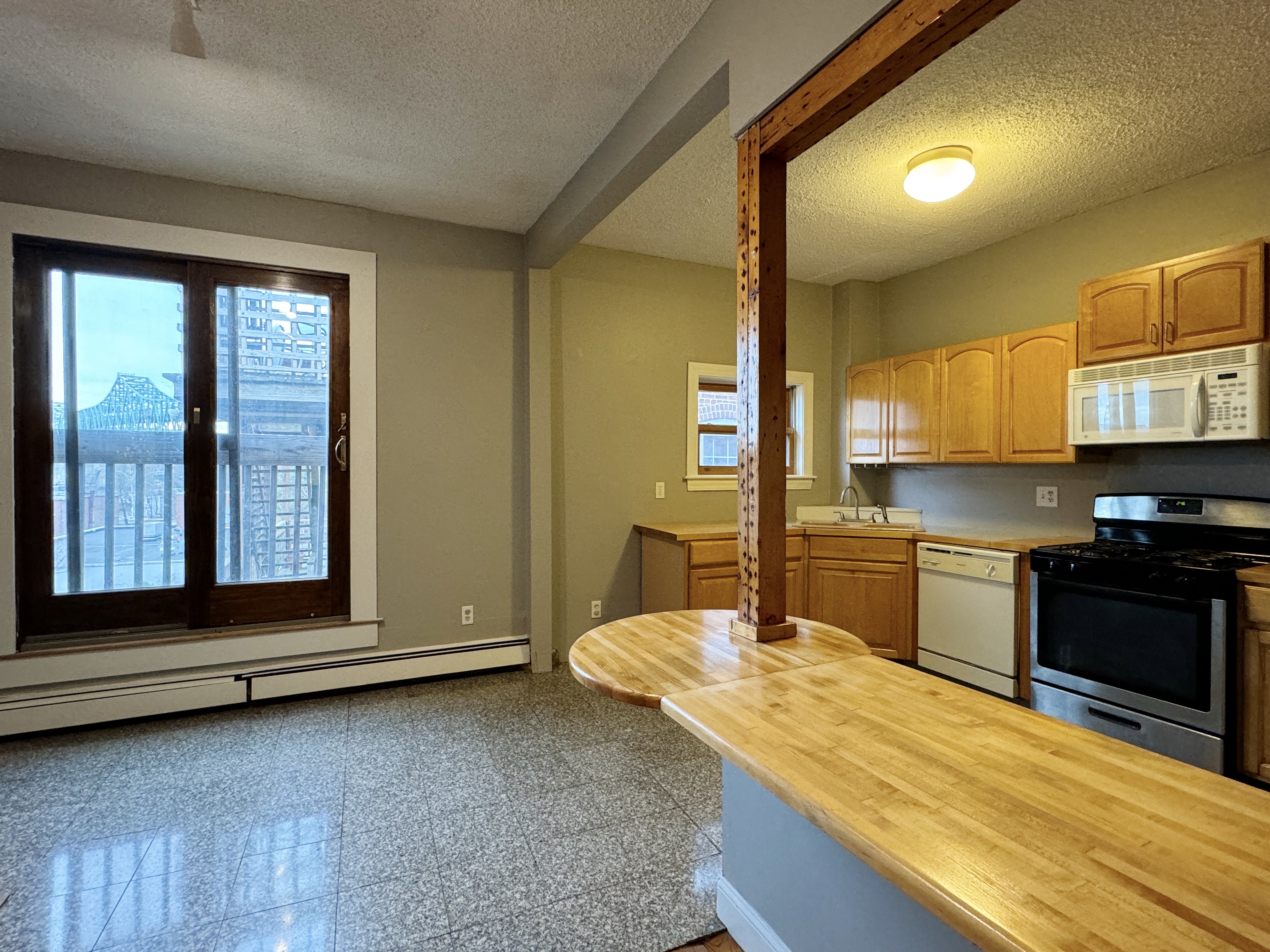 2 bed, 1 bath apartment for rent at 62 Beacon St Unit 3, Chelsea — photo 1 of 11