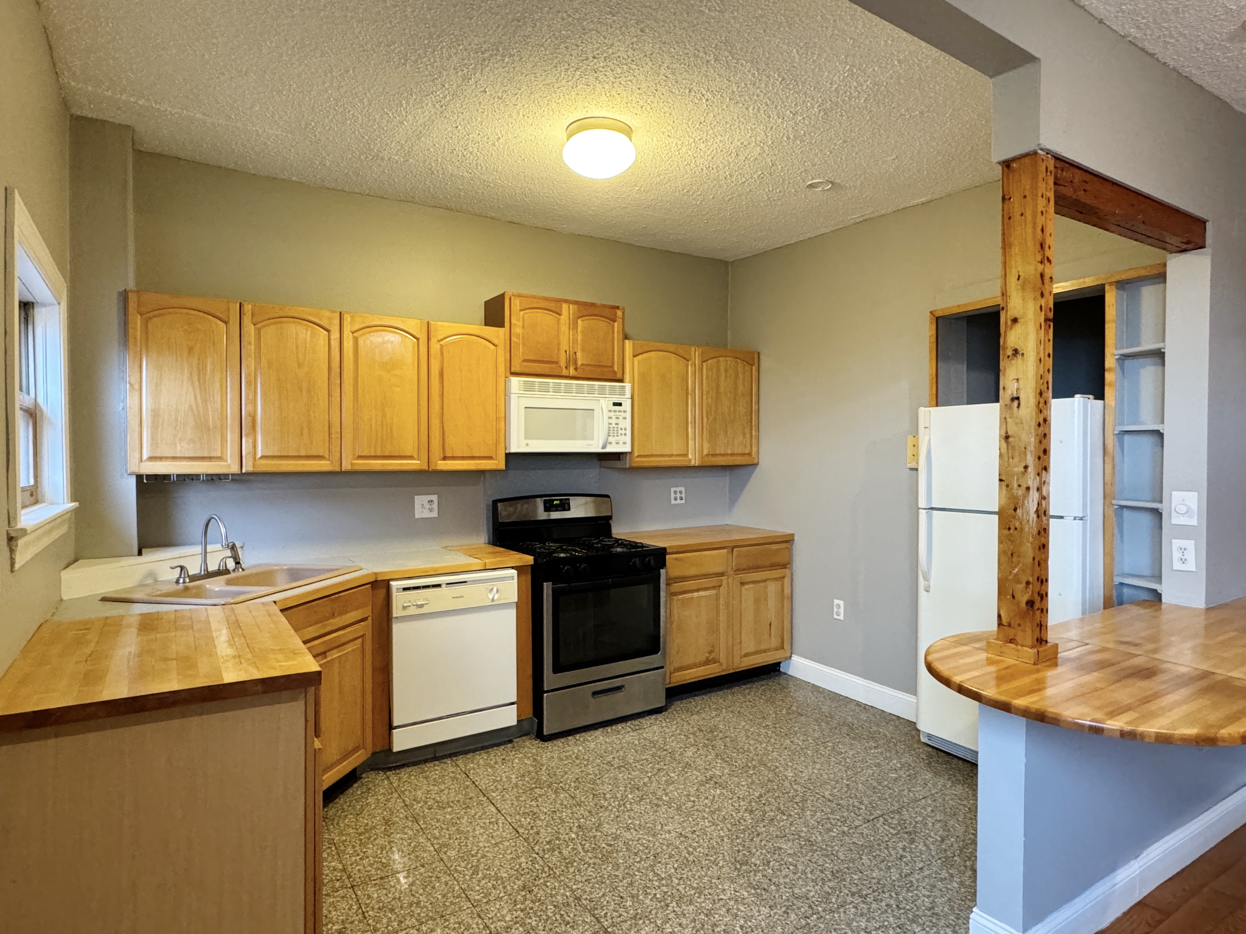2 bed, 1 bath apartment for rent at 62 Beacon St Unit 3, Chelsea — photo 3 of 11