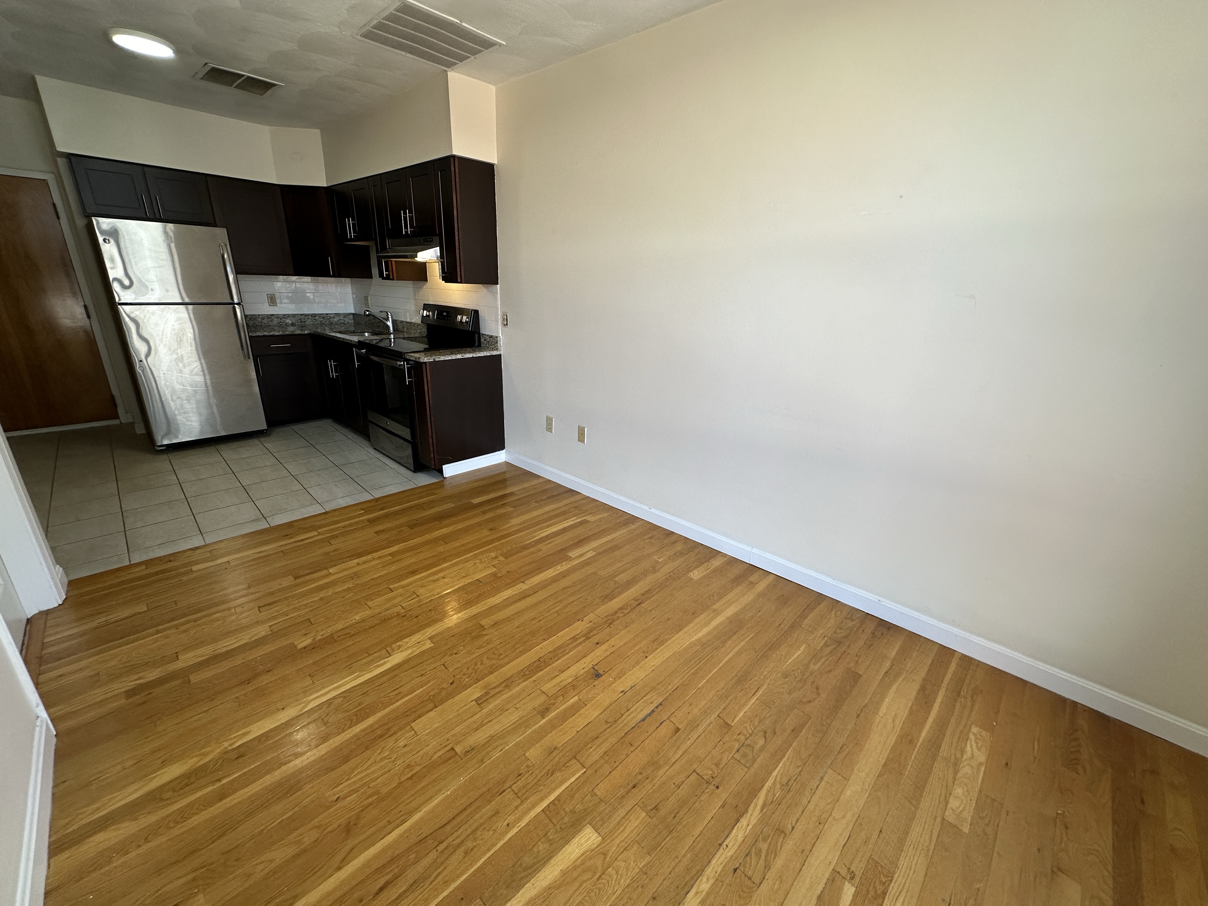 81 Essex St, Chinatown