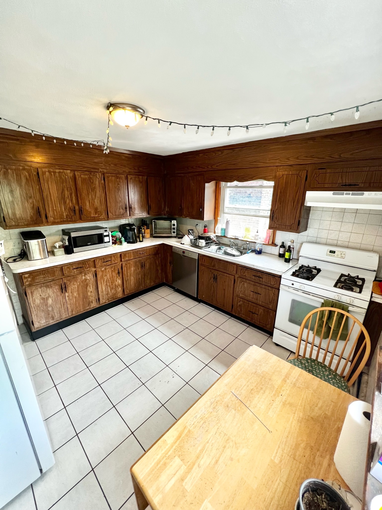 3 bed, 1 bath apartment for rent at 10 Litchfield St Unit 4, Brighton — photo 2 of 12