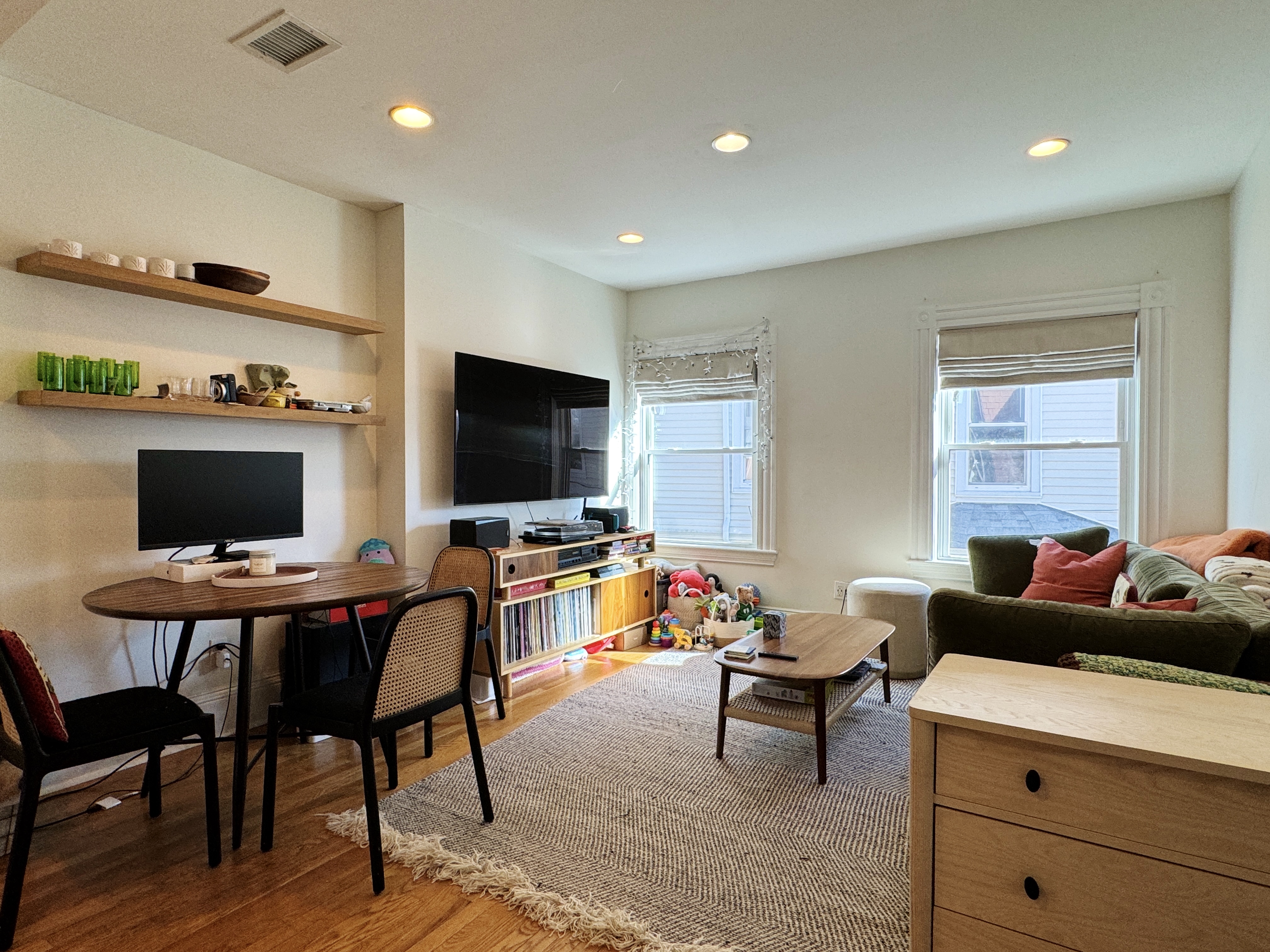 2 bed, 1 bath apartment for rent at 149 College Ave Unit 2, Tufts