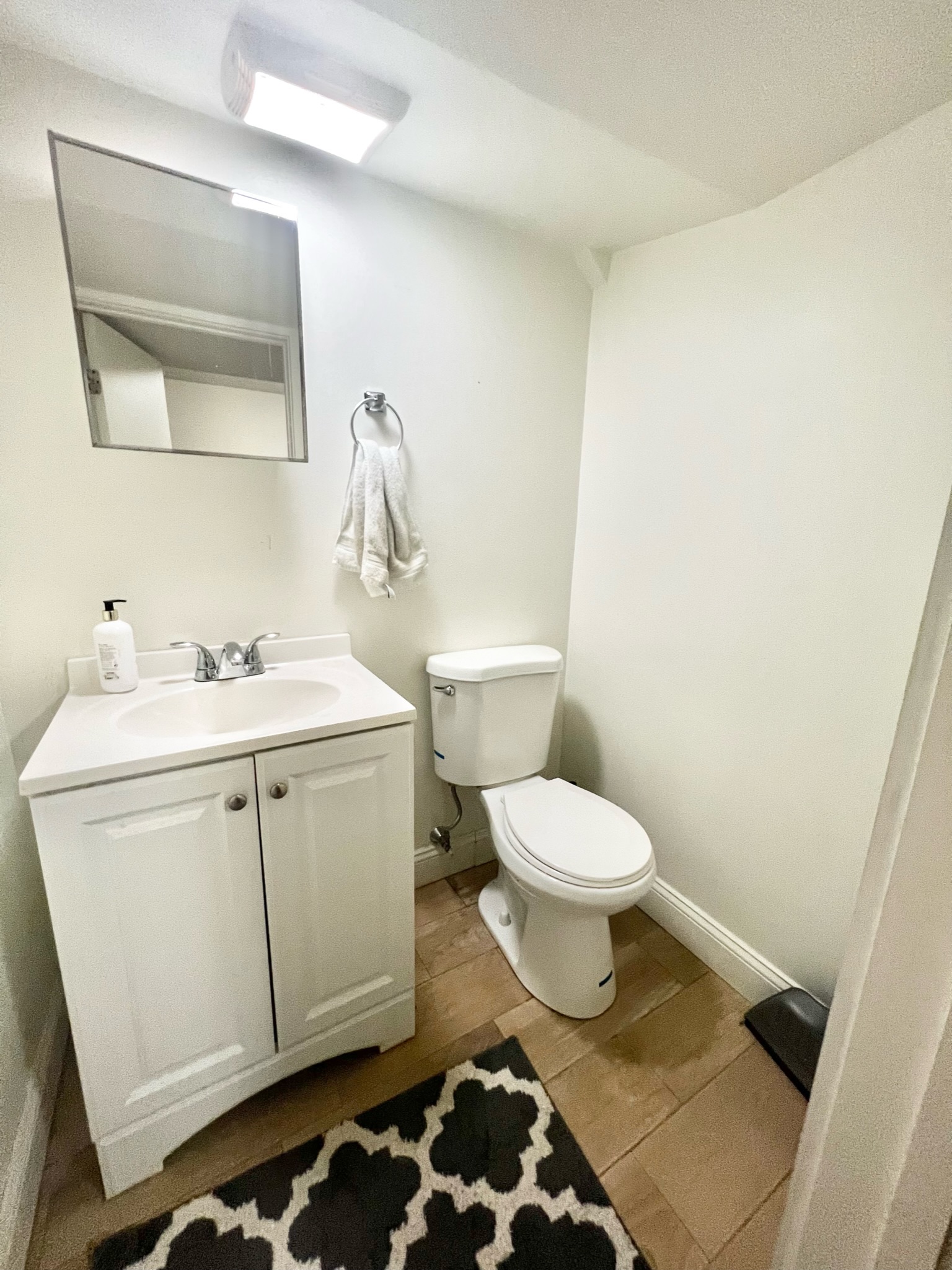 3 bed, 2.5 bath apartment for rent at 461 Somerville Ave Unit 2, Spring Hill — photo 6 of 21