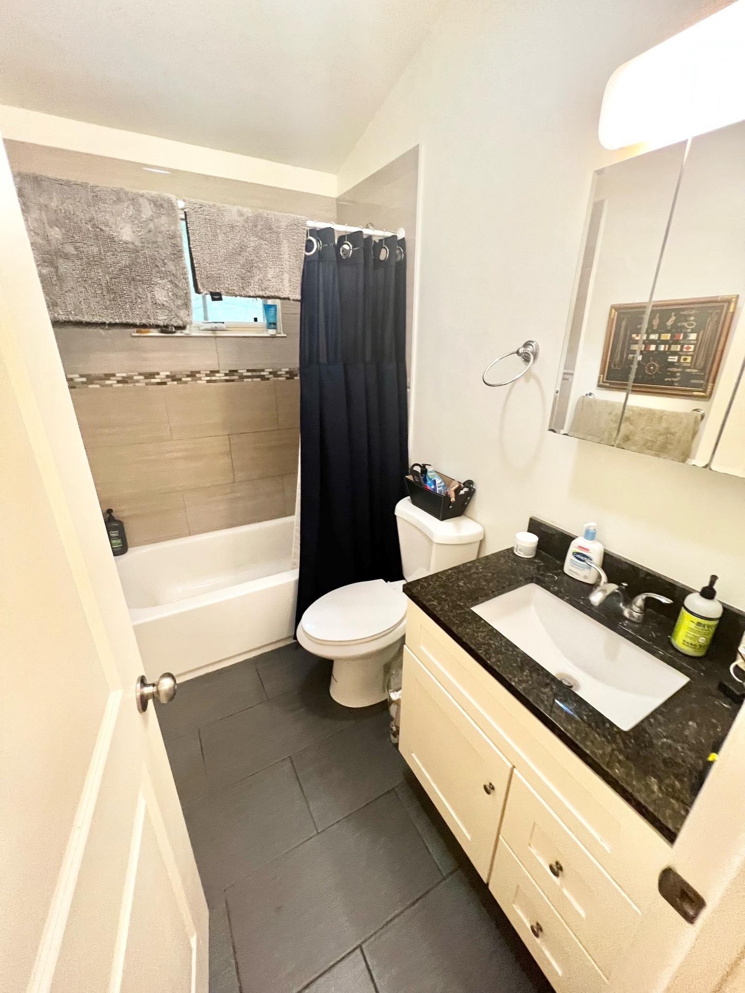 3 bed, 2.5 bath apartment for rent at 461 Somerville Ave Unit 2, Spring Hill — photo 9 of 21