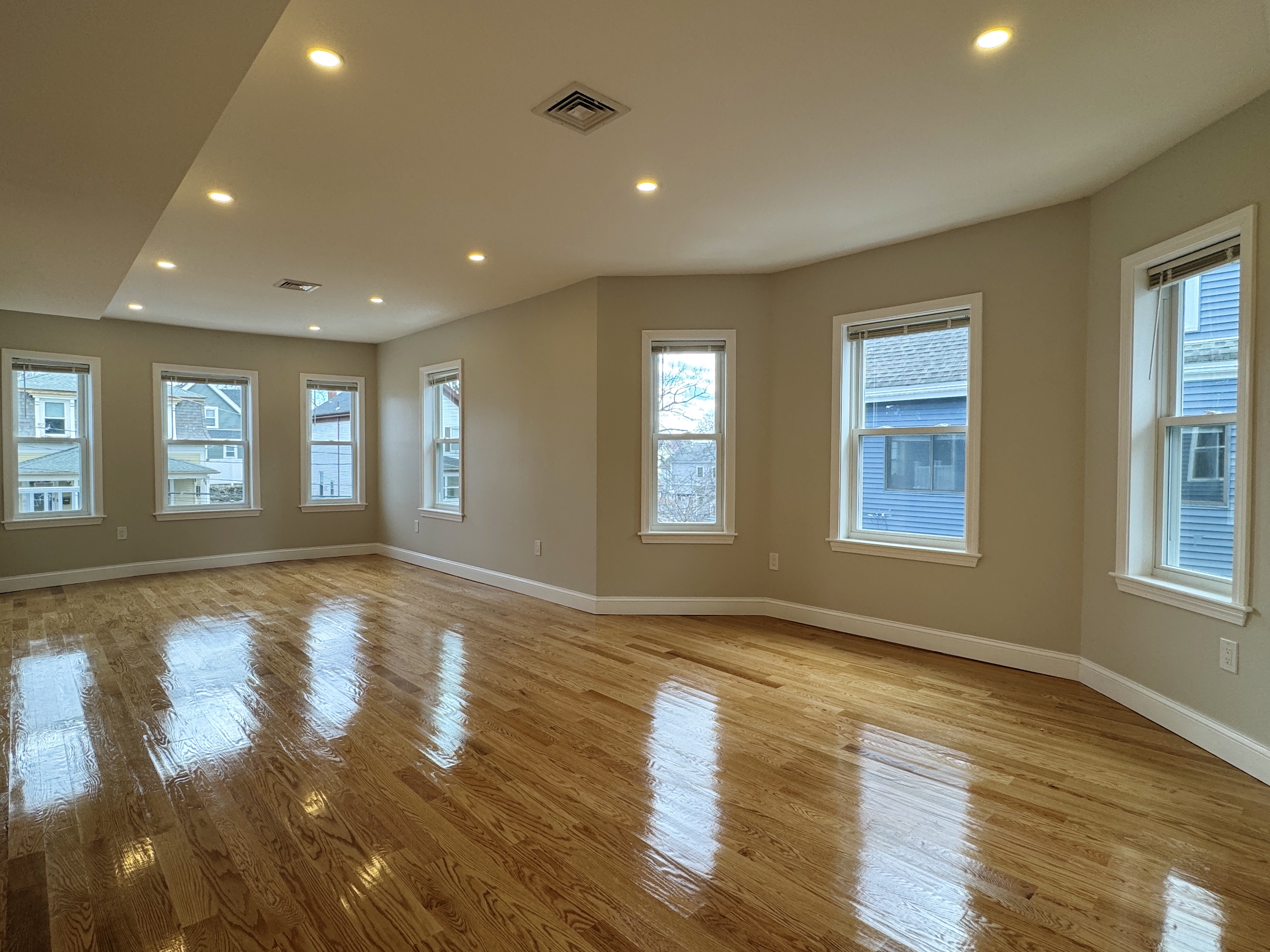 6 bed, 2 bath apartment for rent at 88 Wyoming Ave Unit 2, Malden — photo 3 of 22