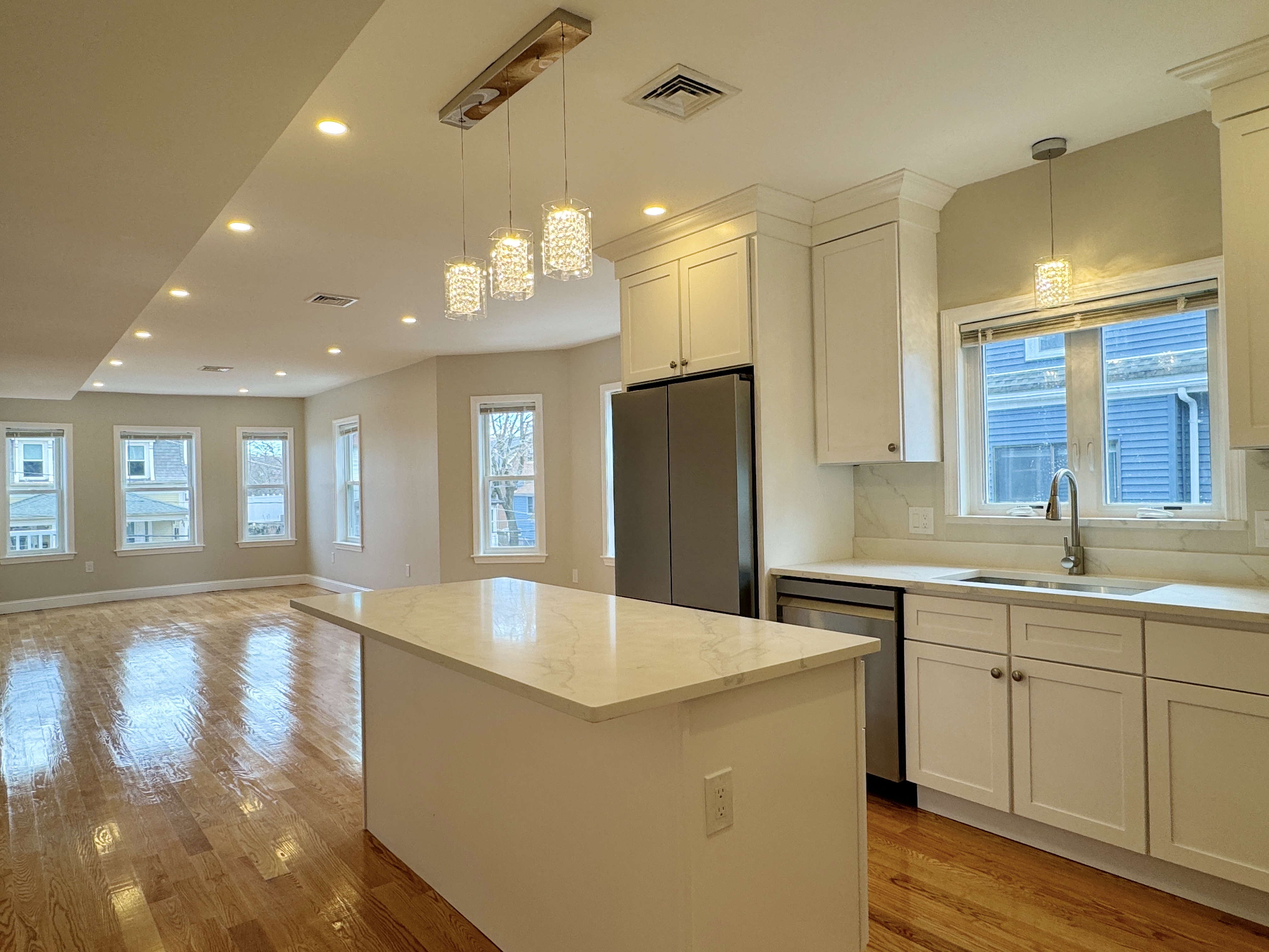 6 bed, 2 bath apartment for rent at 88 Wyoming Ave Unit 2, Malden — photo 1 of 22