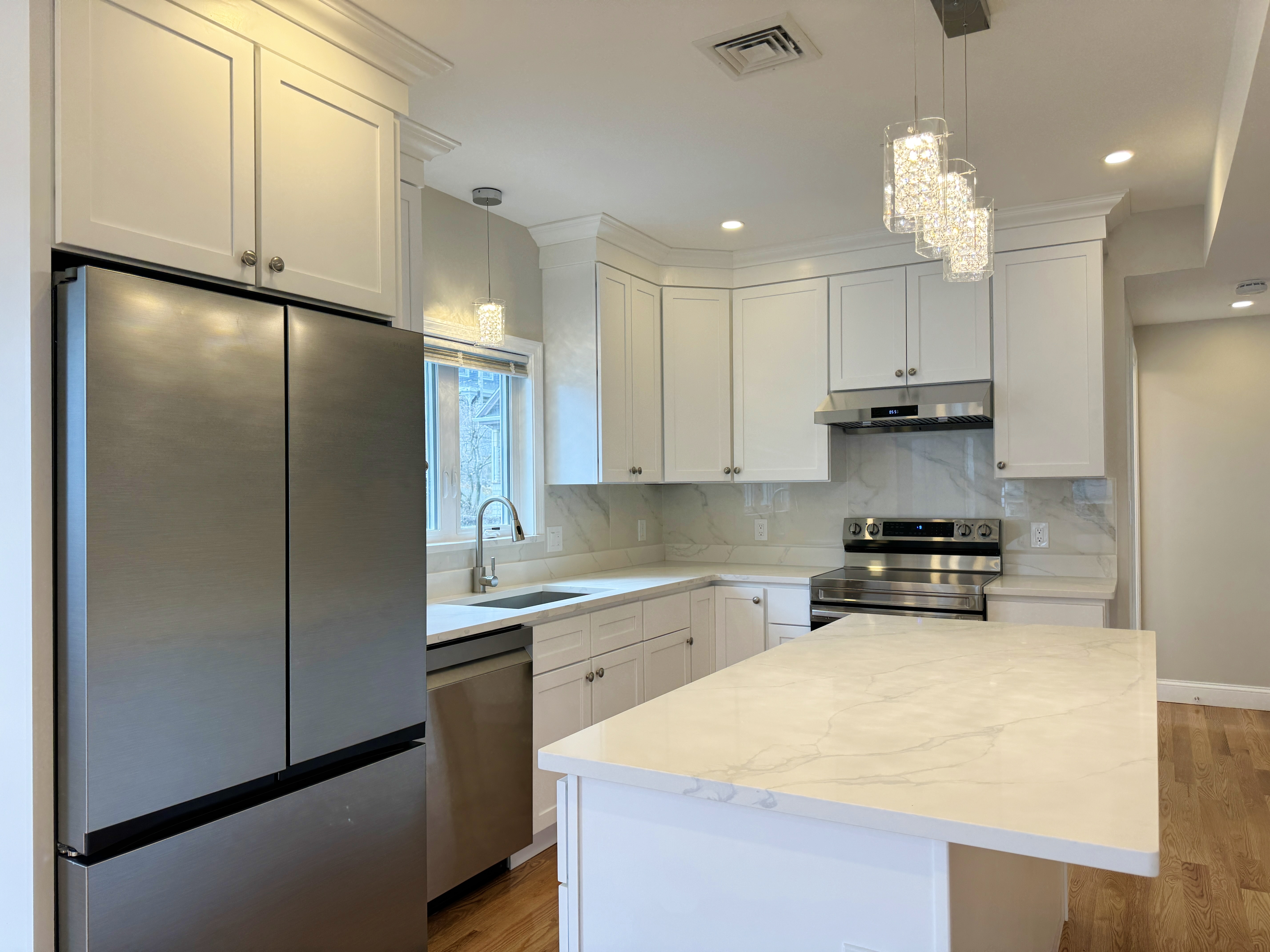6 bed, 2 bath apartment for rent at 88 Wyoming Ave Unit 2, Malden — photo 2 of 22