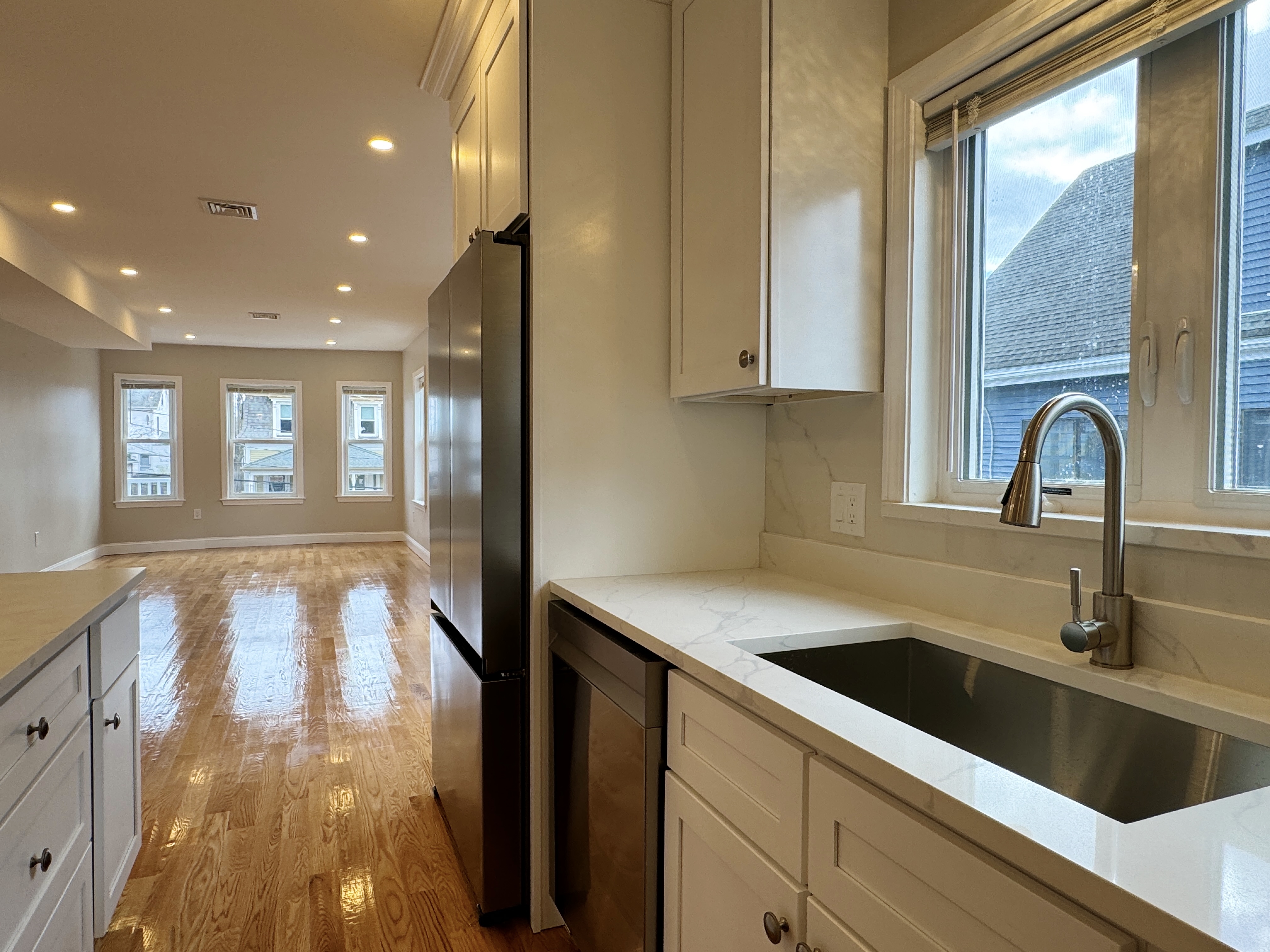 6 bed, 2 bath apartment for rent at 88 Wyoming Ave Unit 2, Malden — photo 7 of 22
