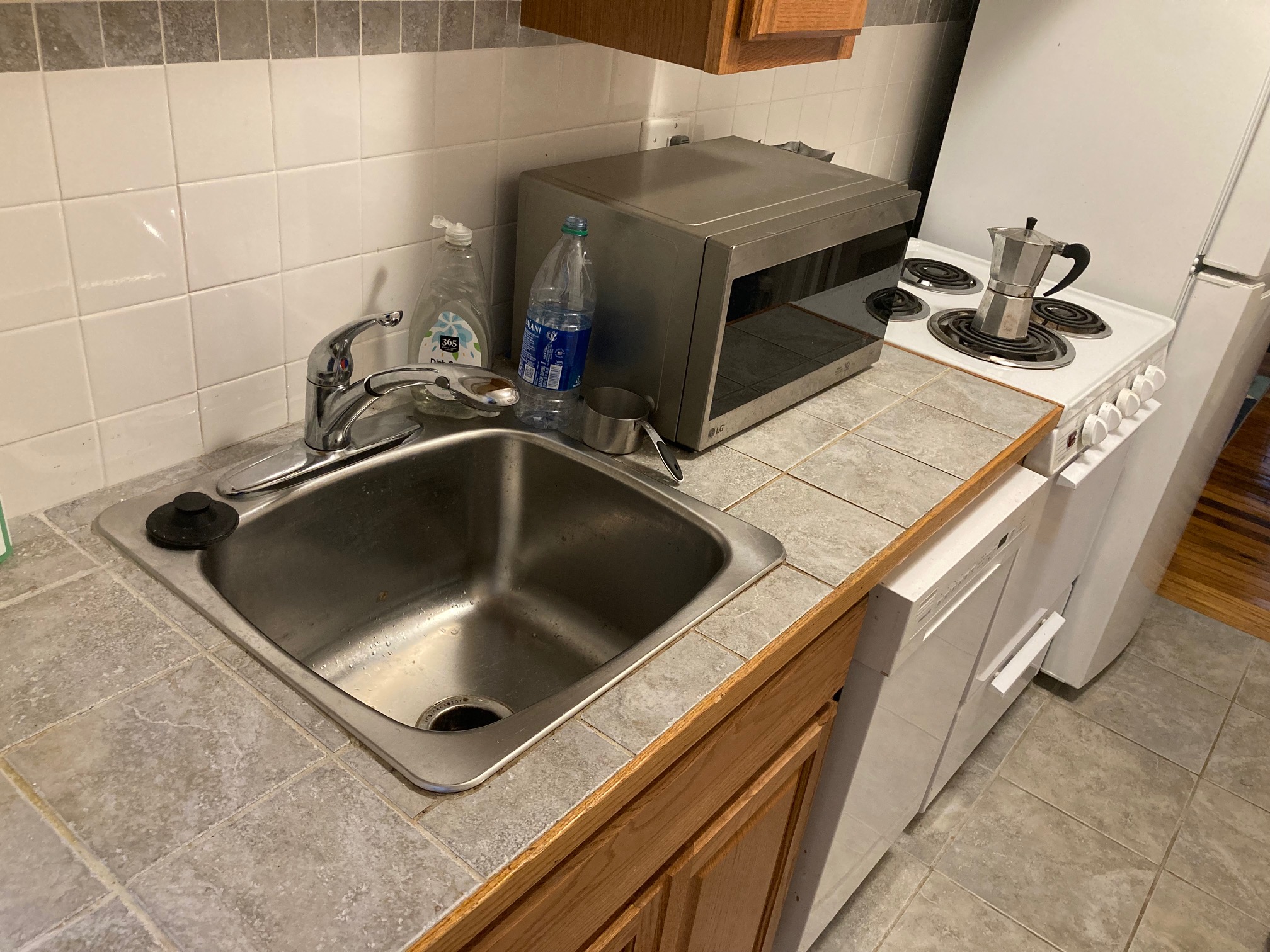 Studio bed, 1 bath apartment for rent at 64 Phillips St Unit A, Beacon Hill — photo 2 of 10
