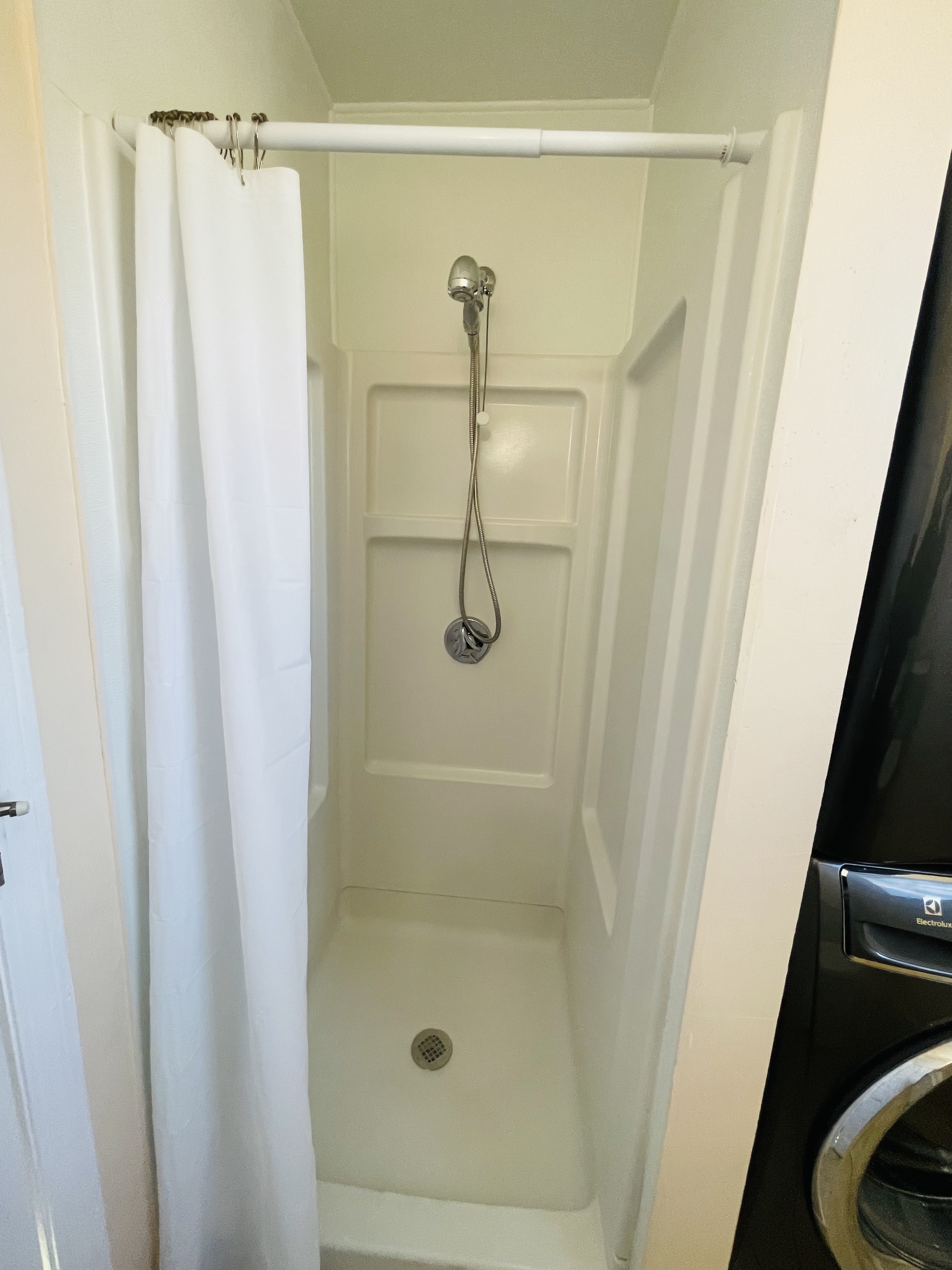 Studio bed, 1 bath apartment for rent at 139 Marlborough Rd Unit 0, Salem — photo 7 of 8