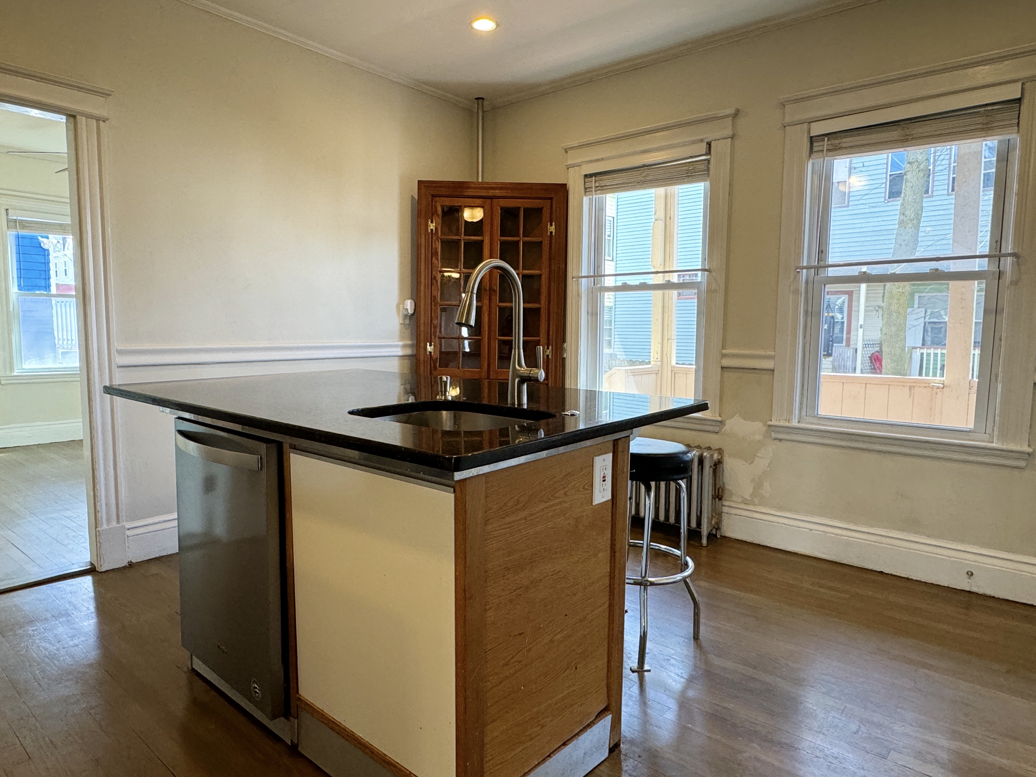 3 bed, 2 bath apartment for rent at 21 Cottage St Unit 1, Chelsea — photo 4 of 18
