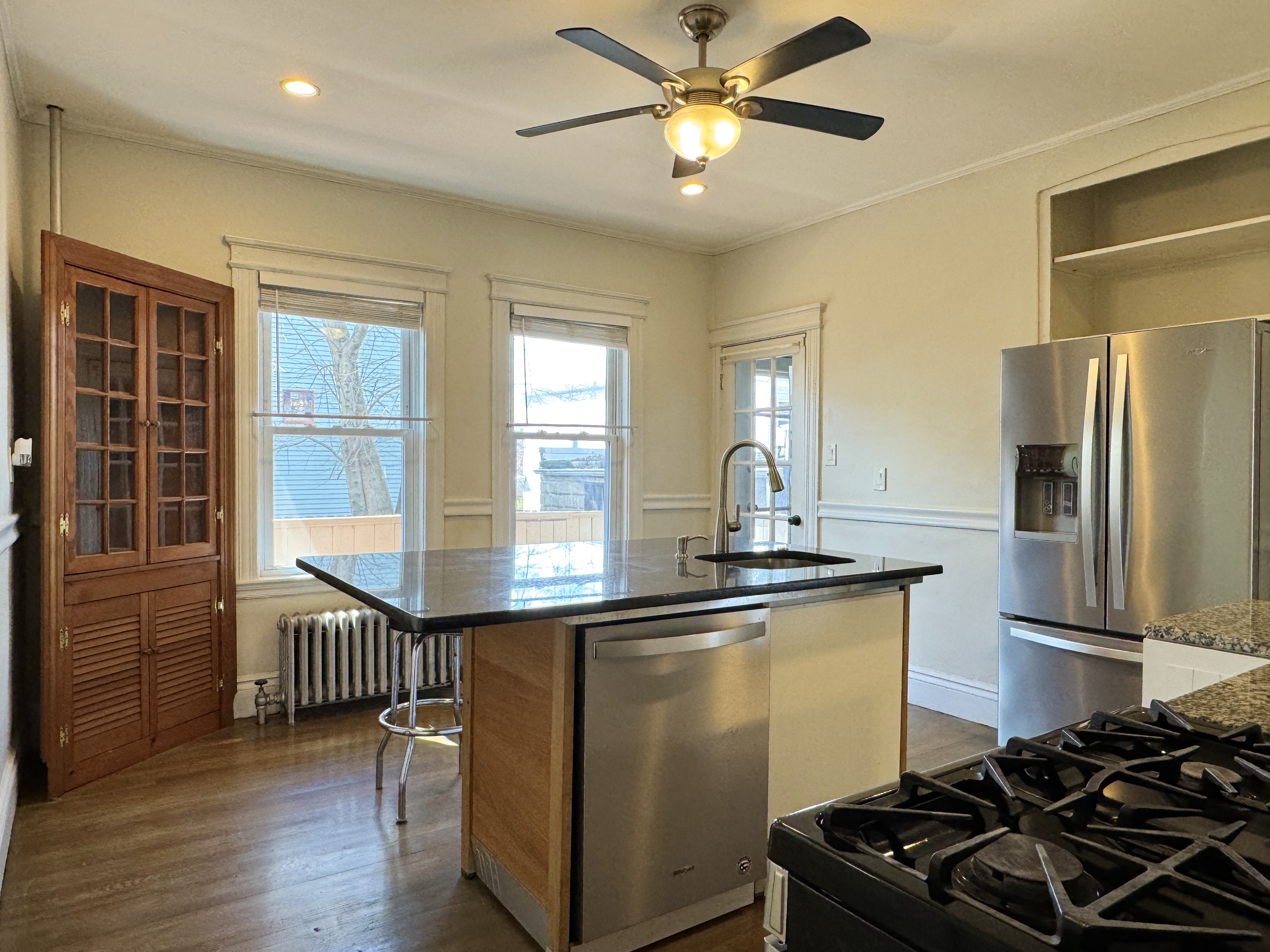 3 bed, 2 bath apartment for rent at 21 Cottage St Unit 1, Chelsea — photo 2 of 18