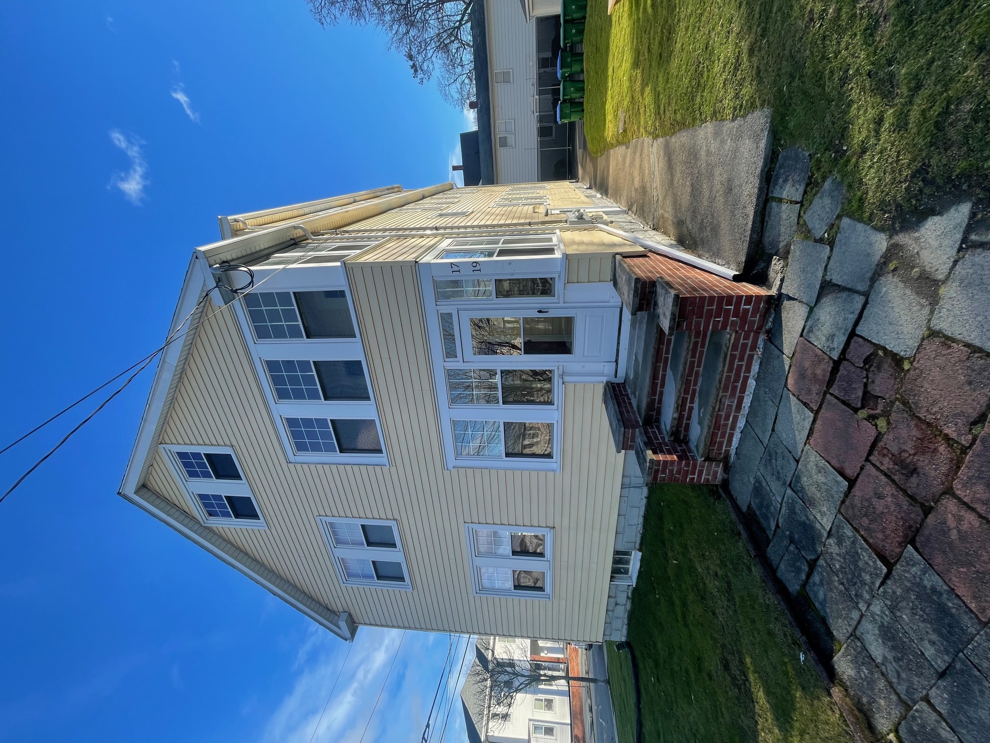 1.5 bed, 1 bath apartment for rent at 17 Hancock Ave Unit 3, Tufts University — photo 1 of 10