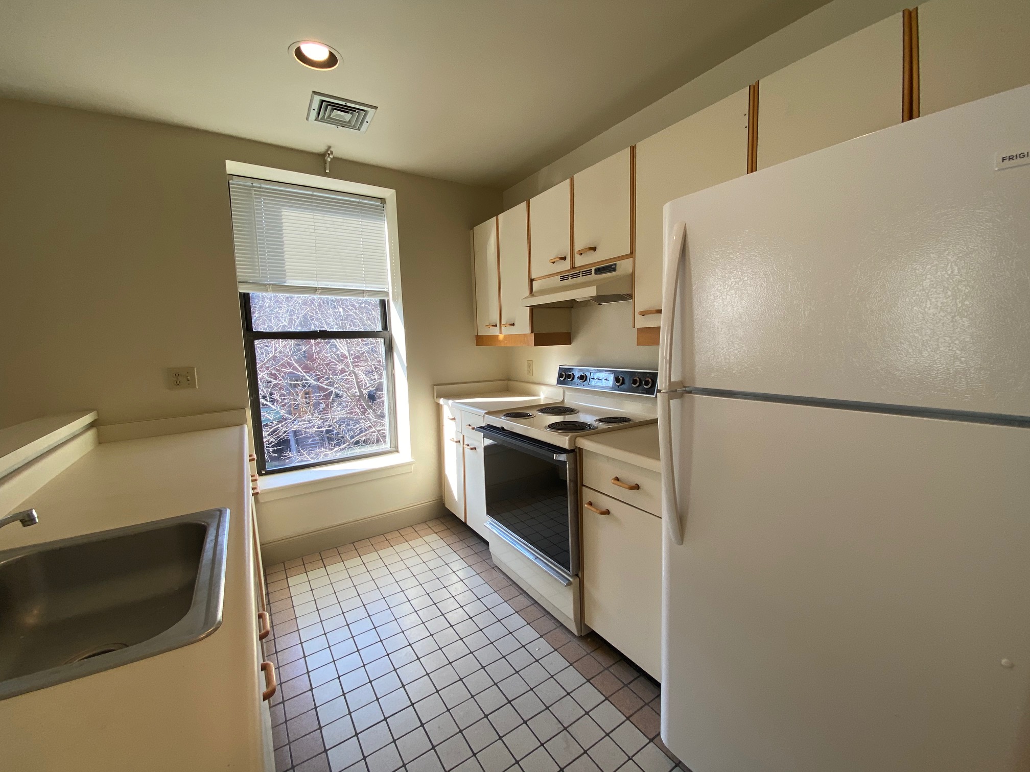 2 bed, 1 bath apartment for rent at 40 Worcester Sq Unit 15, South End — photo 6 of 16