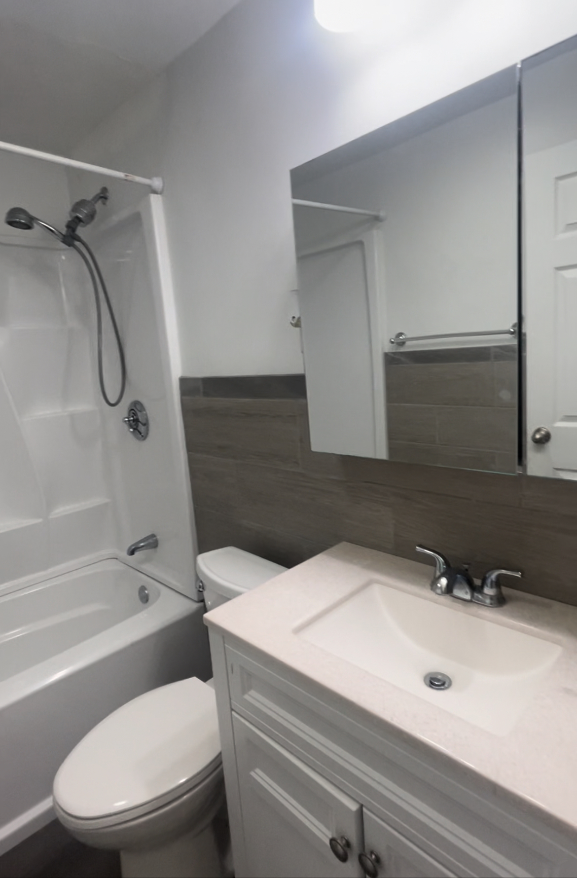 2 bed, 1 bath apartment for rent at 24 Hamilton St Unit 1, Saugus — photo 8 of 12