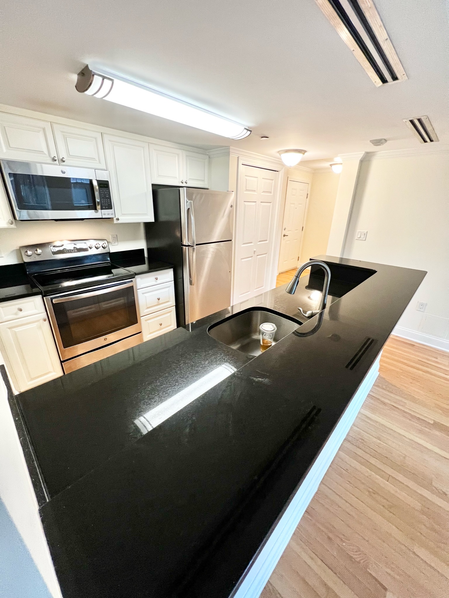 1 bed, 1 bath apartment for rent at 20 Wendell St Unit 21-E, Harvard Square — photo 1 of 14