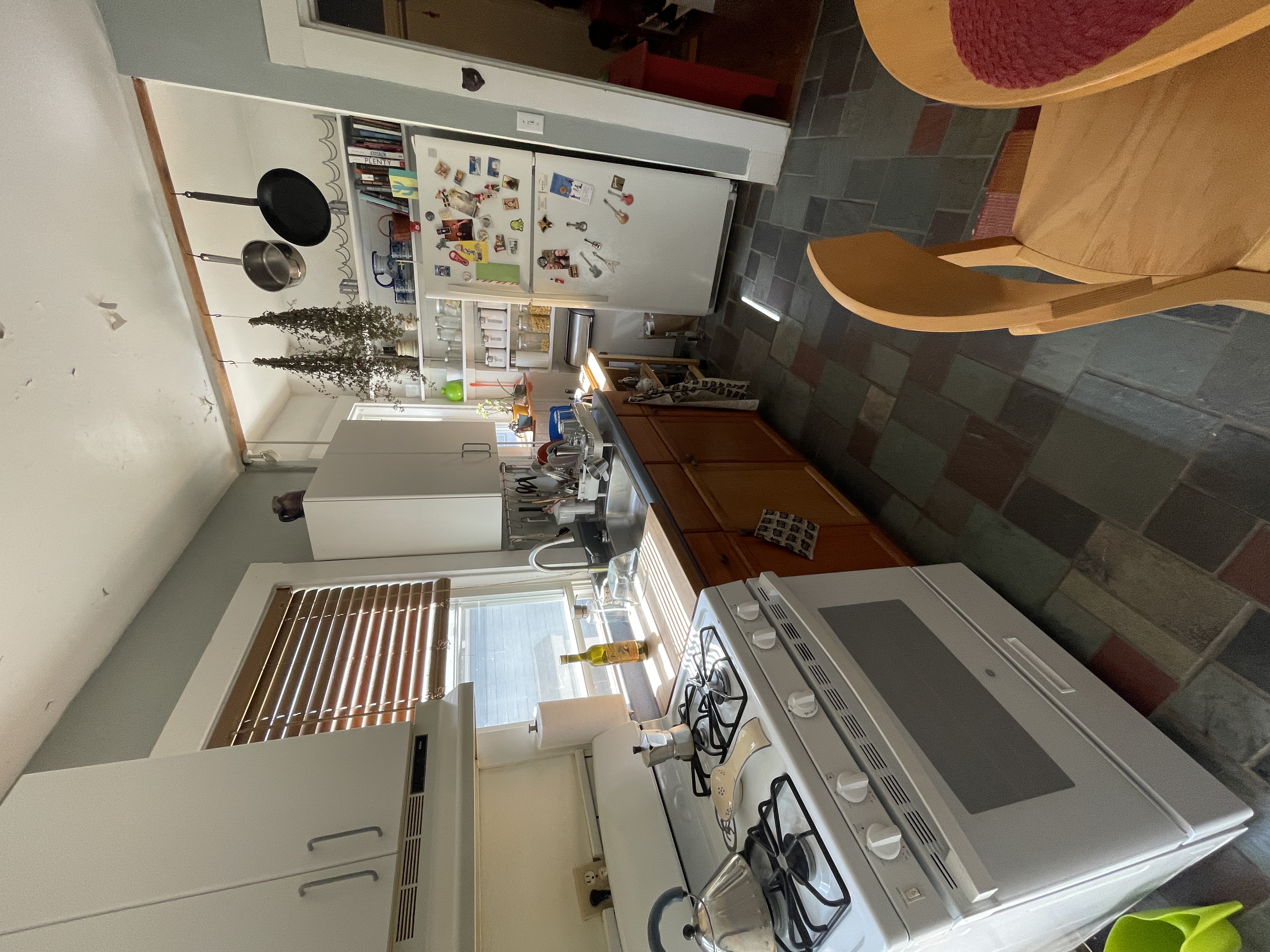 2.5 bed, 1 bath apartment for rent at 12 Haverford St Unit 2, Jamaica Plain — photo 3 of 10