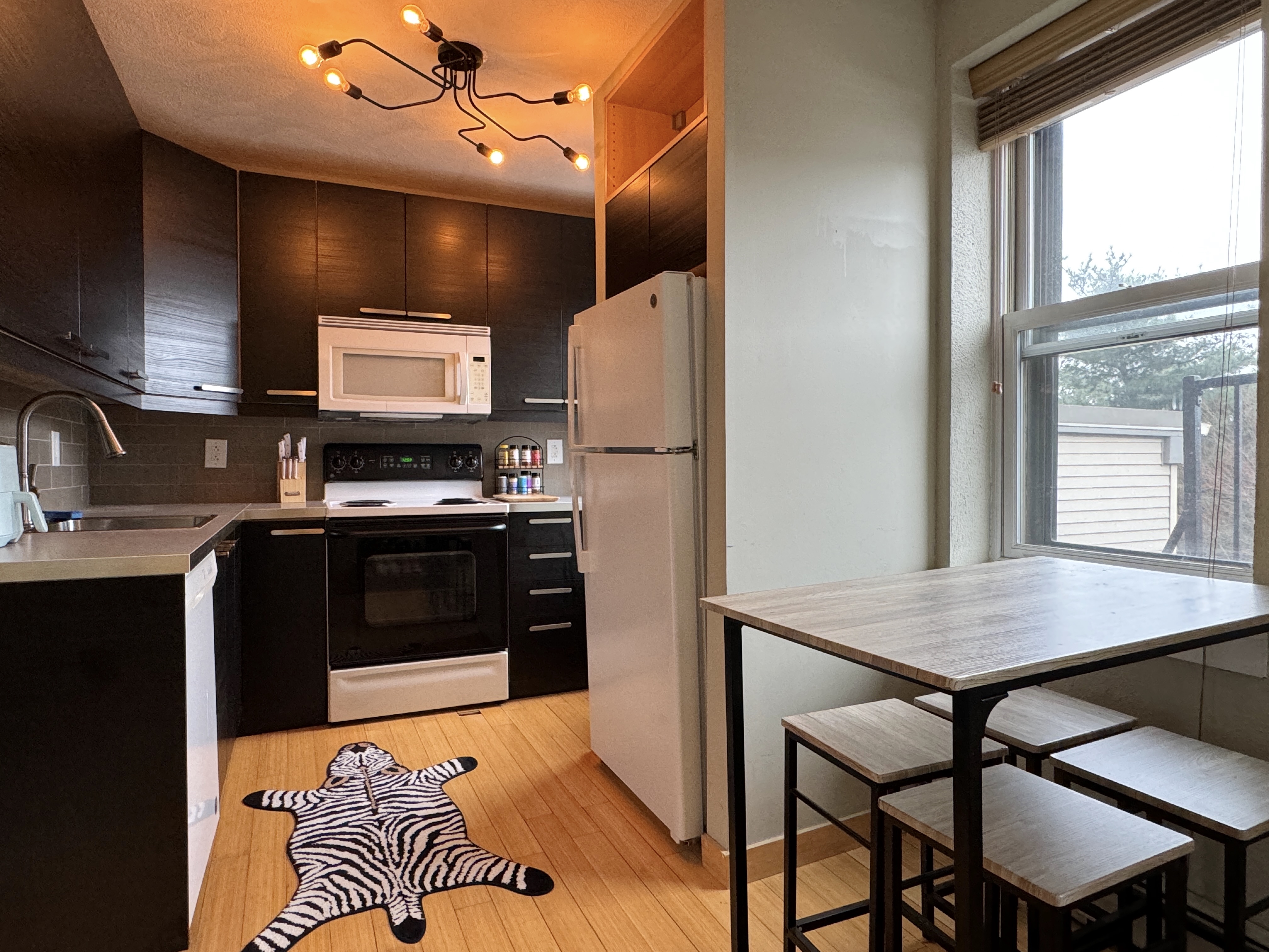 1 bed, 1 bath apartment for rent at 34 Beacon St Unit 3, Chelsea — photo 1 of 13