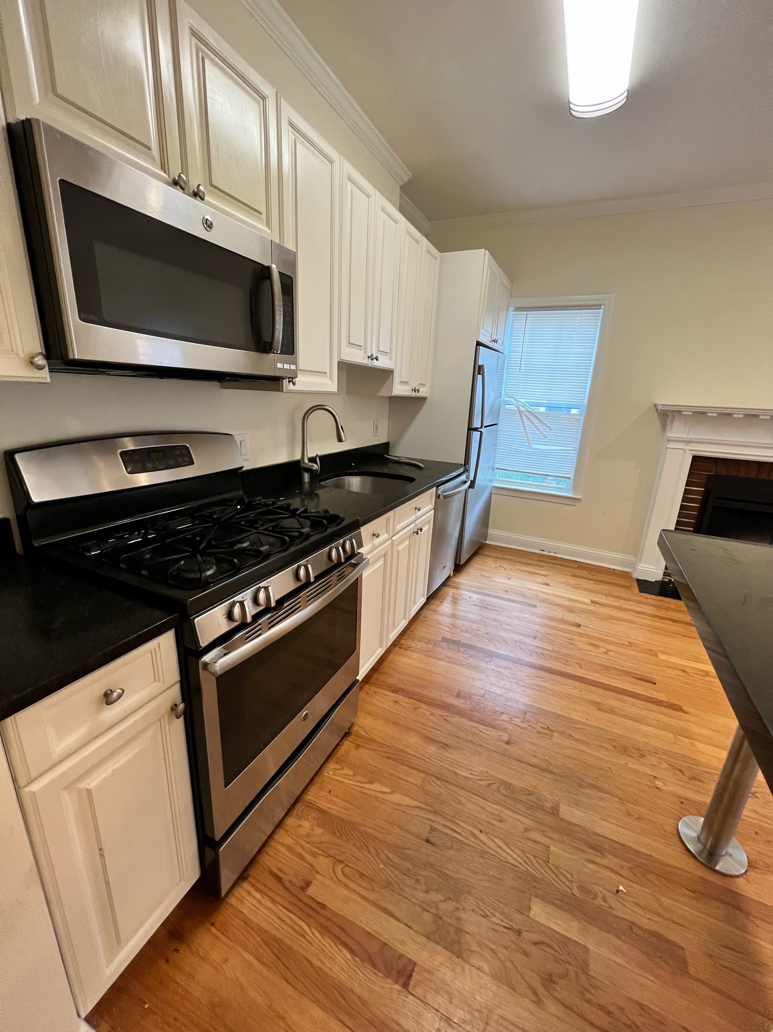 3 bed, 1 bath apartment for rent at 75 Langdon St Unit 2, Harvard Square — photo 1 of 17