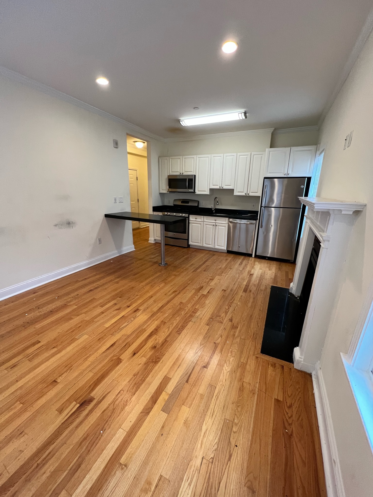 2 bed, 1 bath apartment for rent at 7 Rutland St Unit 65-12, Harvard Square — photo 2 of 12