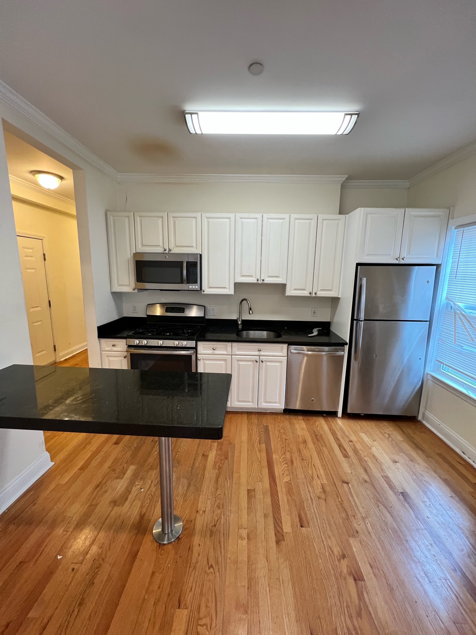 3 bed, 1 bath apartment for rent at 75 Langdon St Unit 2, Harvard Square — photo 2 of 17