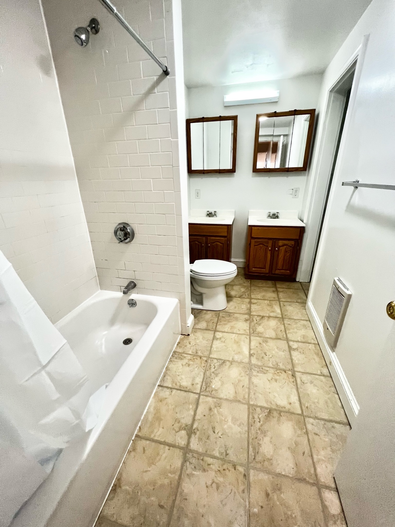 3 bed, 2 bath apartment for rent at 32 Lancaster Terr Unit A100, Coolidge Corner — photo 5 of 17