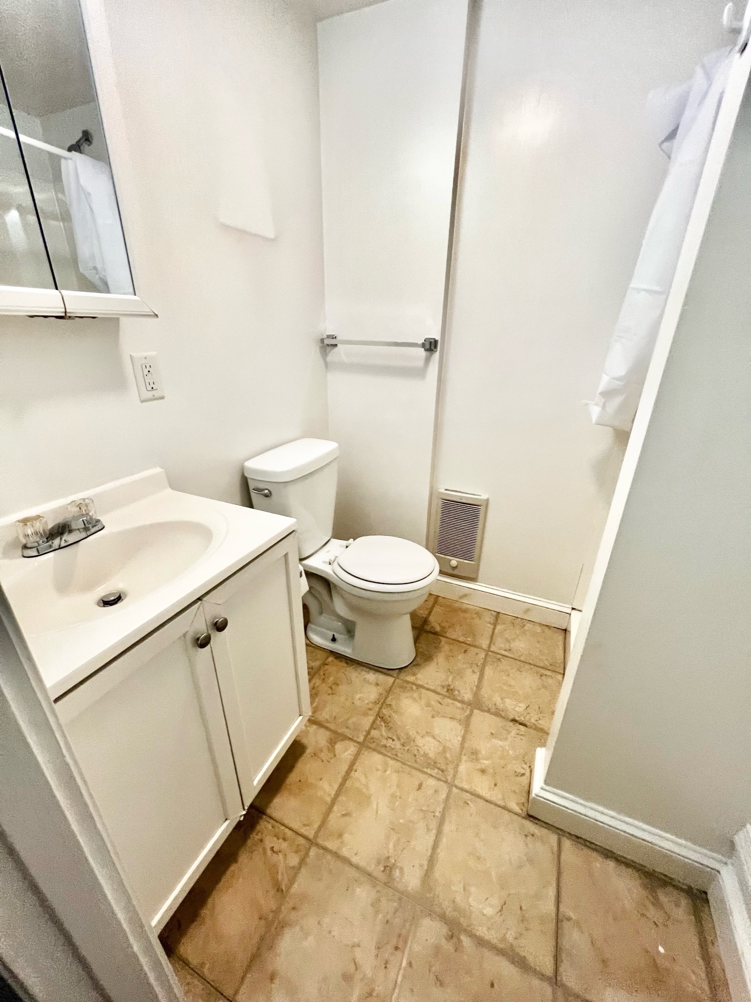3 bed, 2 bath apartment for rent at 32 Lancaster Terr Unit A100, Coolidge Corner — photo 9 of 17