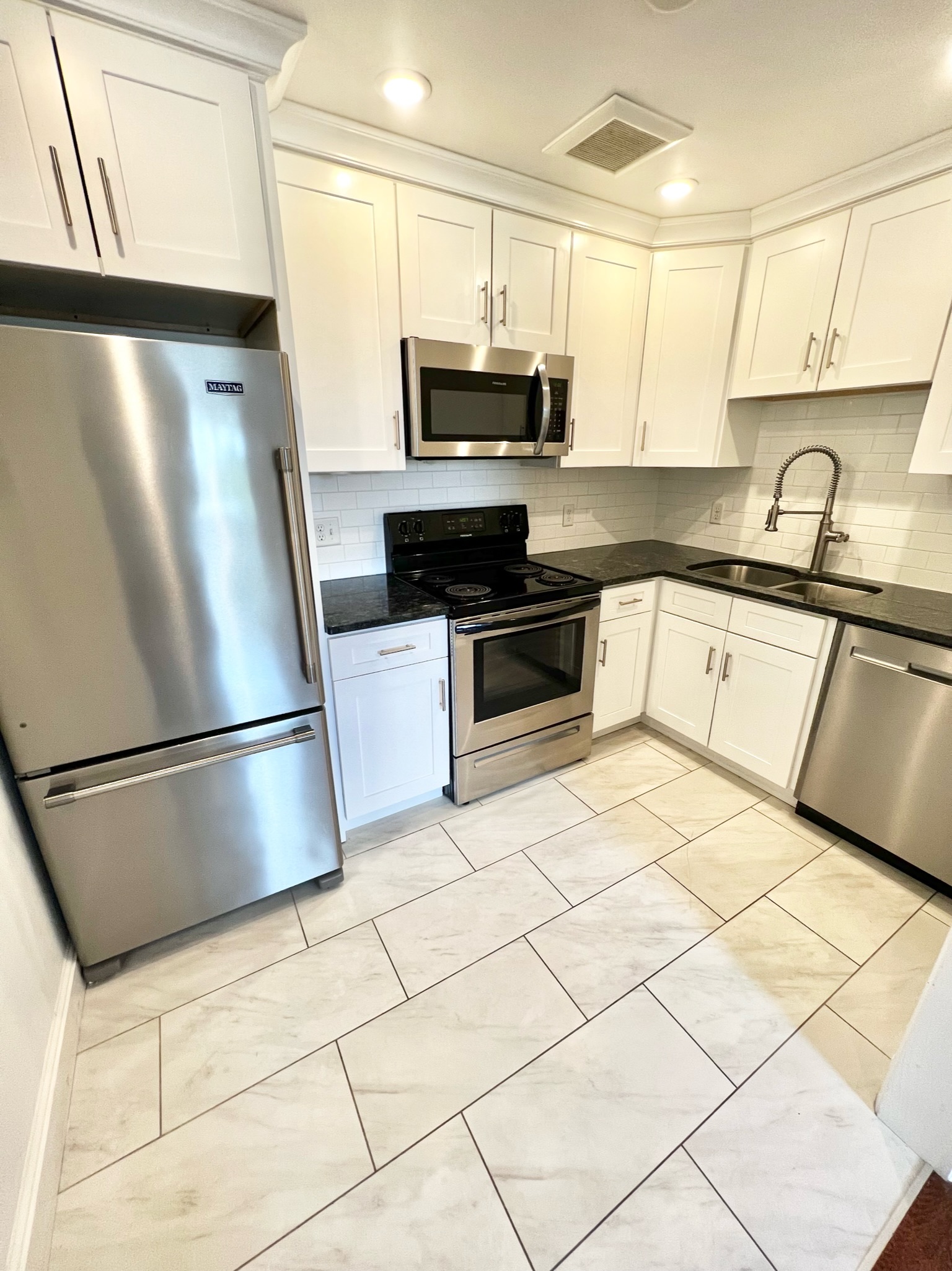 2 bed, 1 bath apartment for rent at 308 Tappan St Unit 4, Coolidge Corner — photo 1 of 13