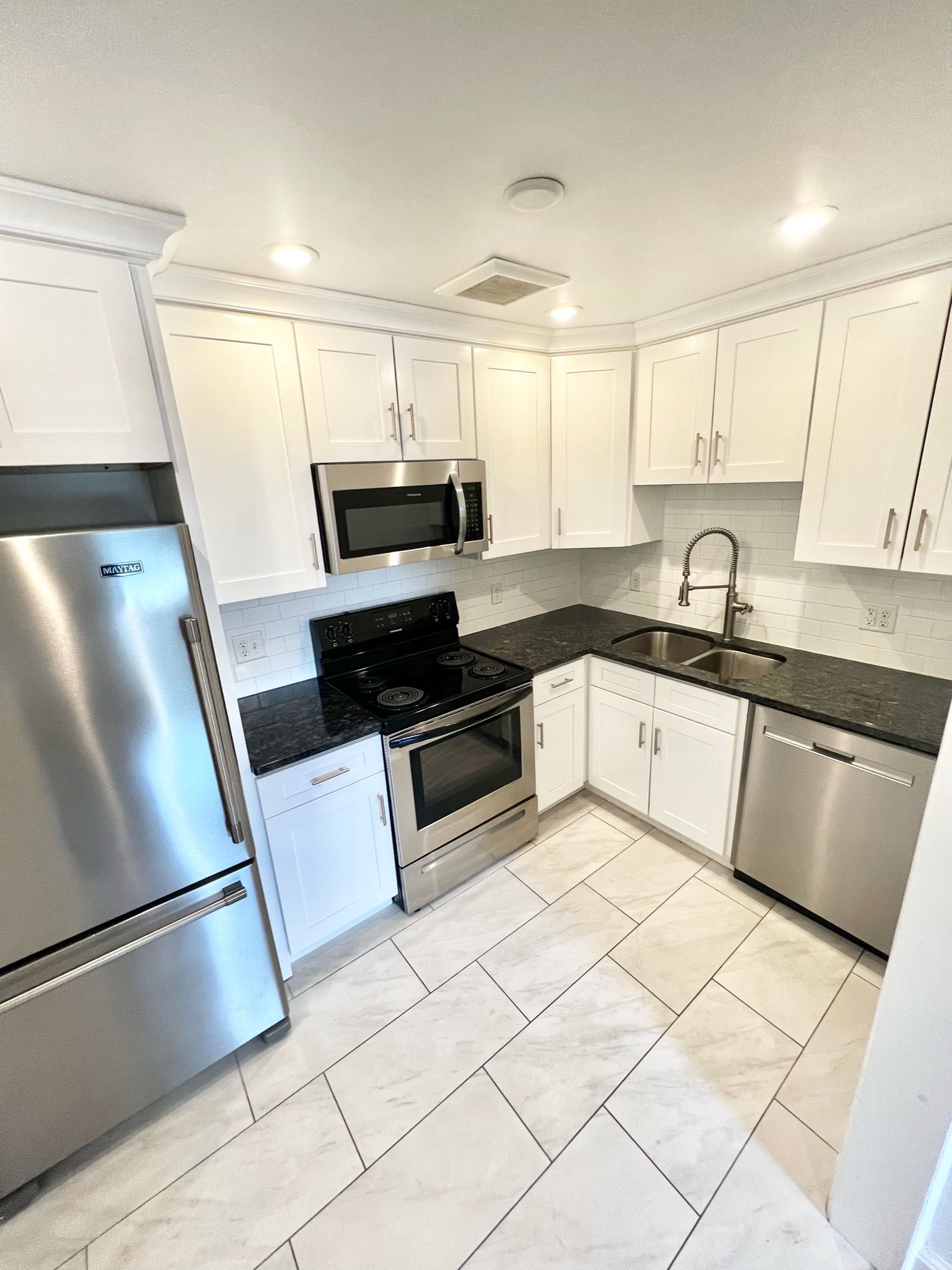 2 bed, 1 bath apartment for rent at 308 Tappan St Unit 4, Coolidge Corner — photo 2 of 13