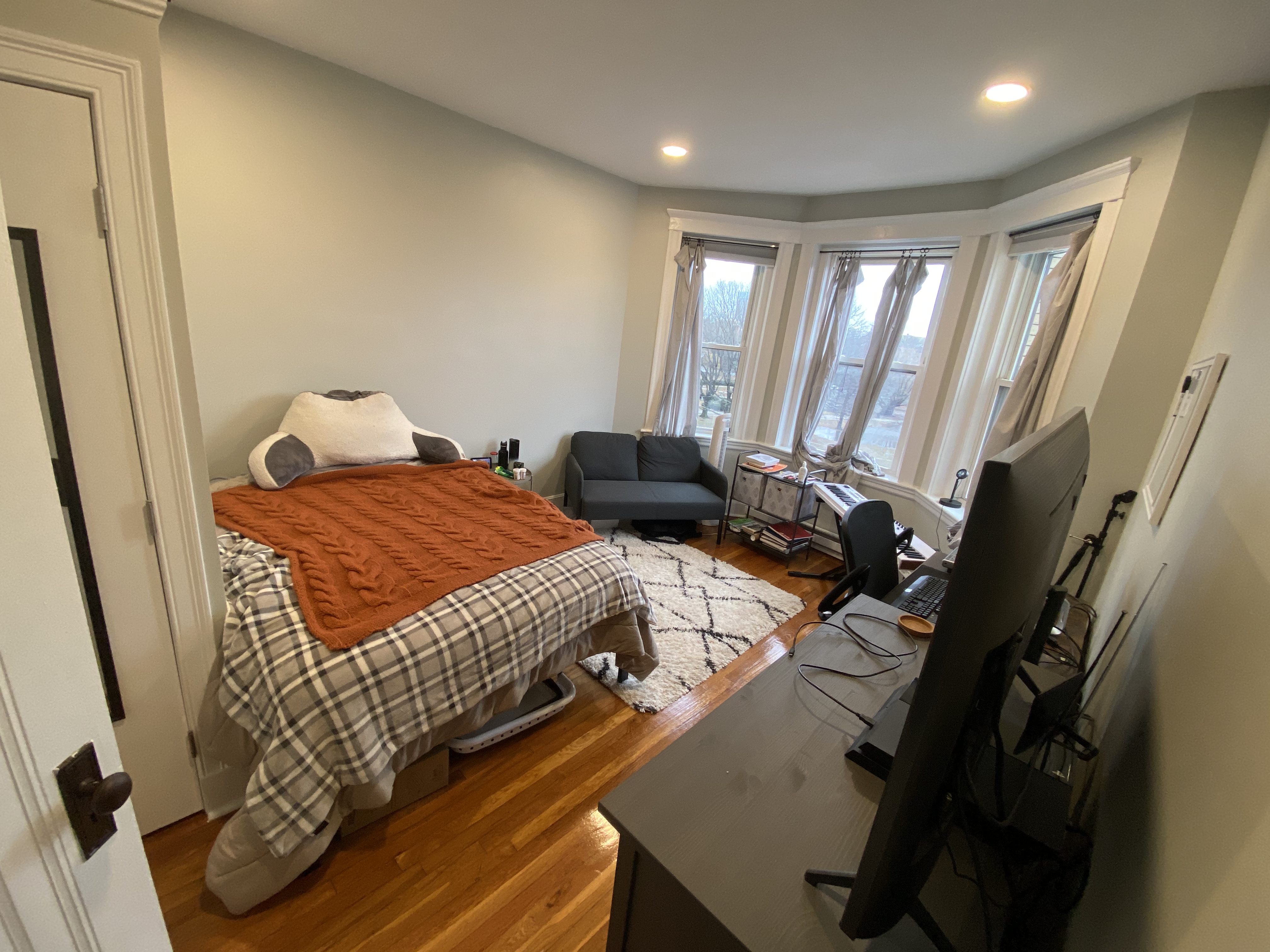 2 bed, 1 bath apartment for rent at 73 Park Dr Unit 19, Fenway — photo 3 of 19