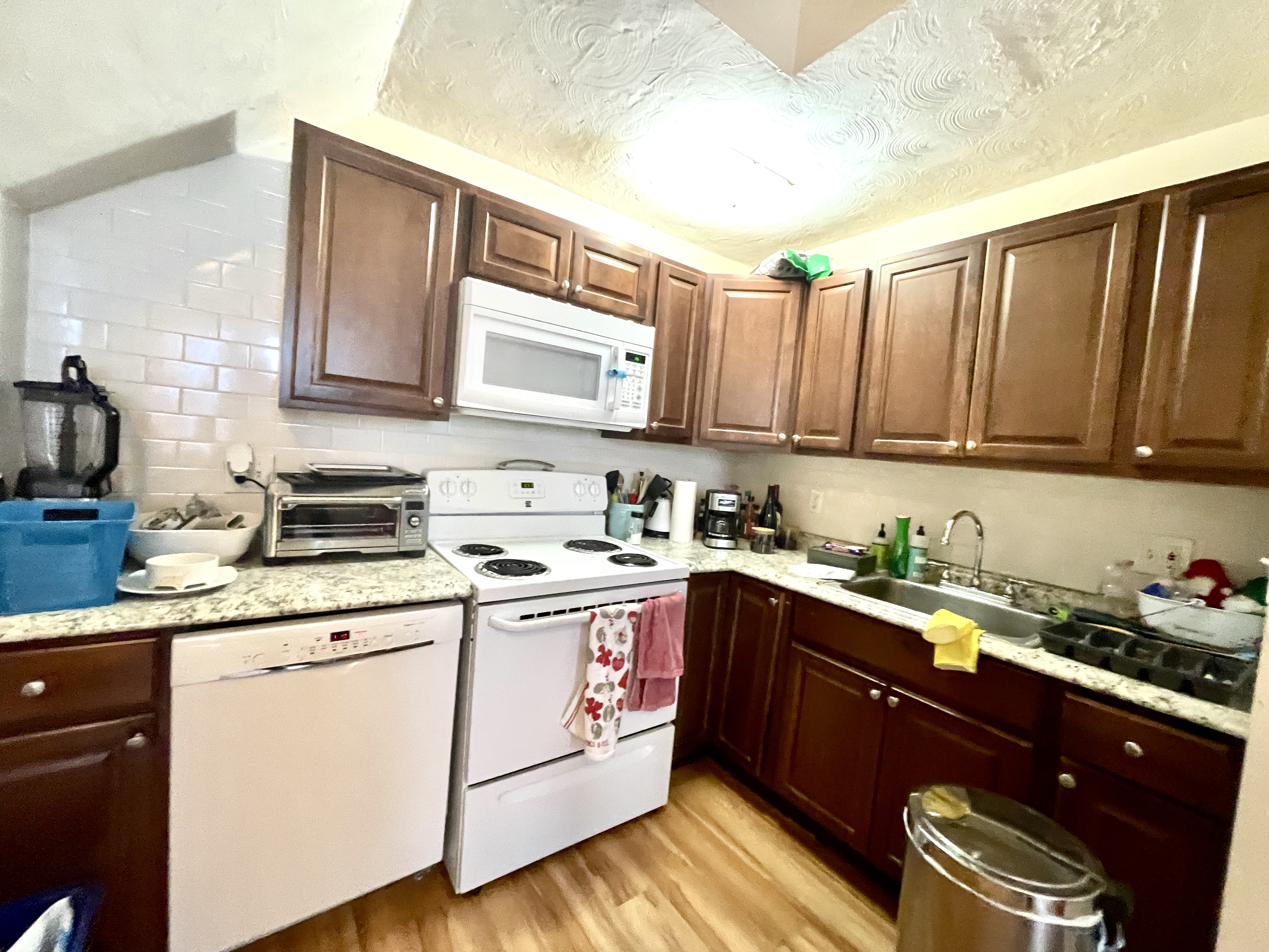 2 bed, 1 bath apartment for rent at 10 Pratt St Unit B, Allston — photo 3 of 12