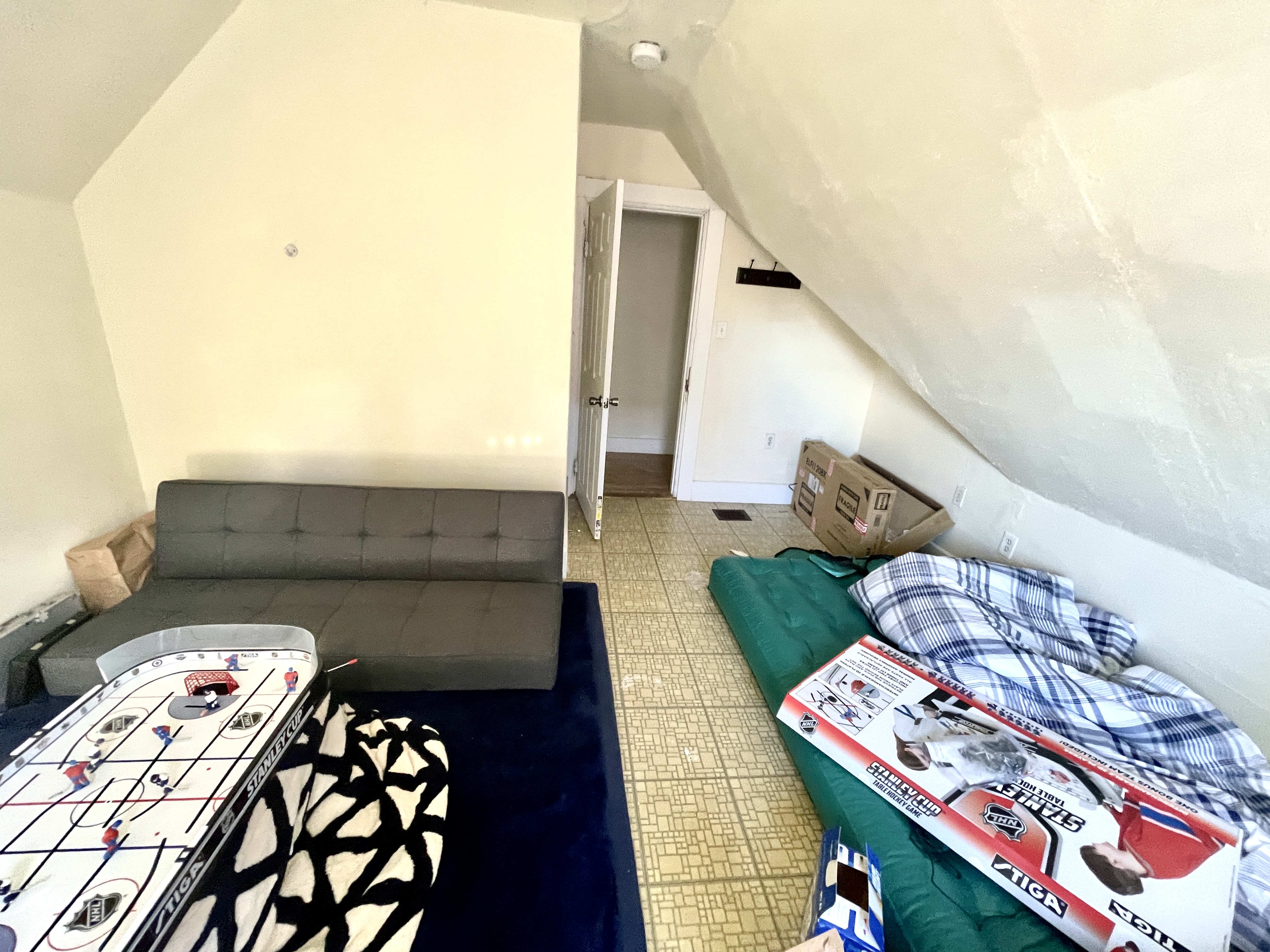 6 bed, 2.5 bath apartment for rent at 14 Pratt St Unit 0, Allston — photo 14 of 21