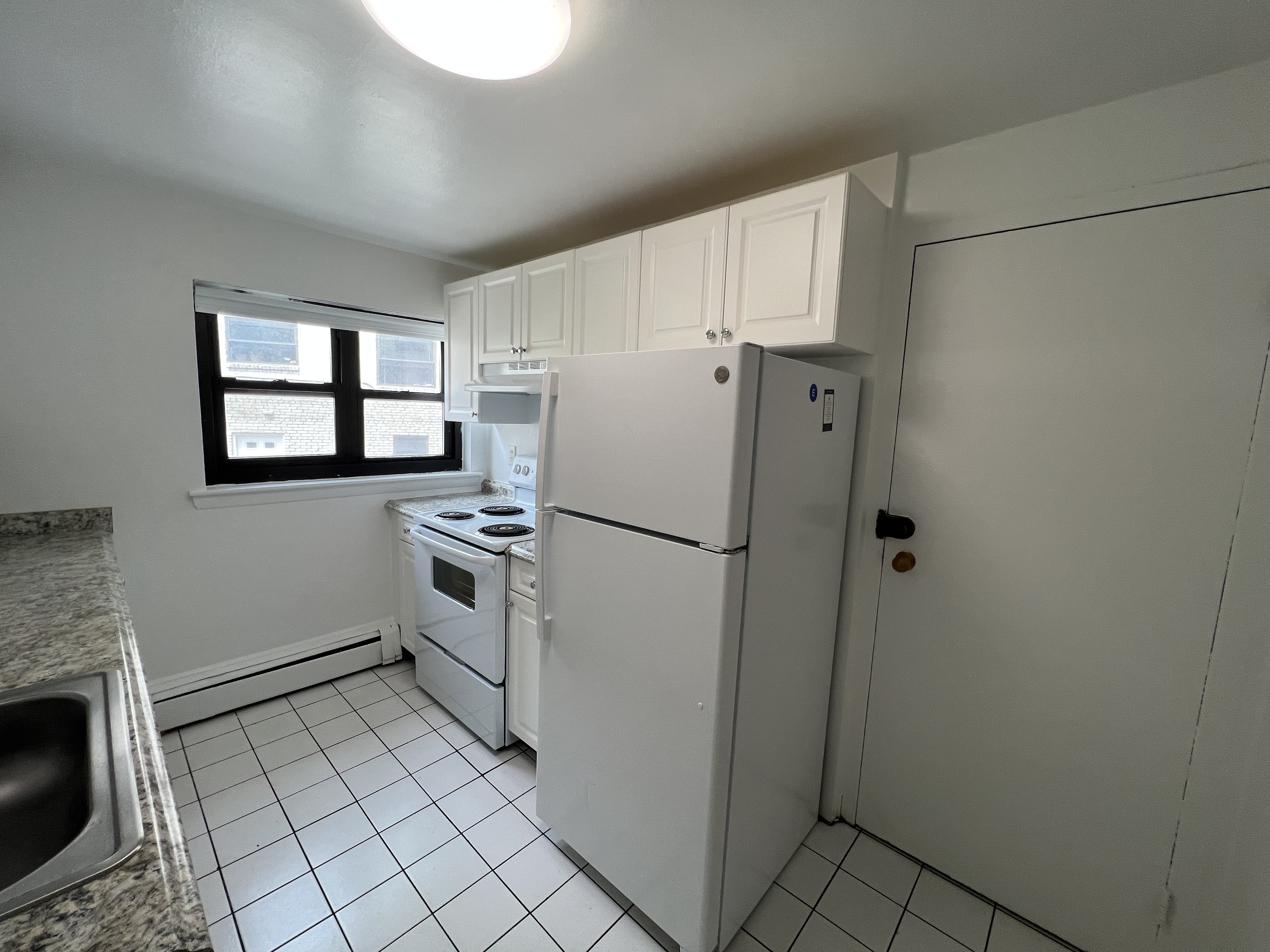 2 bed, 1 bath apartment for rent at 44 Harvard Ave Unit 6, Harvard Avenue — photo 2 of 9