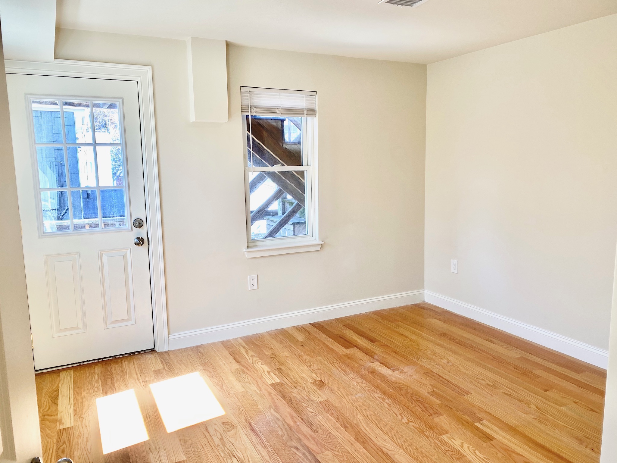 3 bed, 1.5 bath apartment for rent at 9 8th St Unit 3, Kendall Square — photo 3 of 13