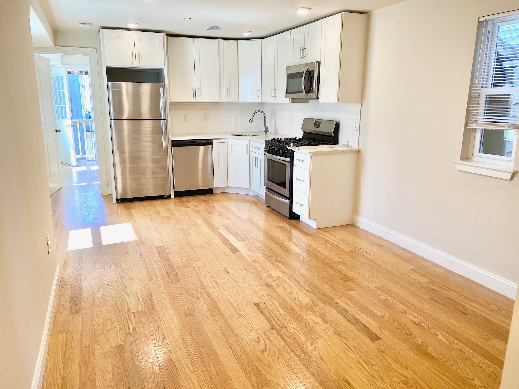 3 bed, 1.5 bath apartment for rent at 9 8th St Unit 3, Kendall Square — photo 2 of 13