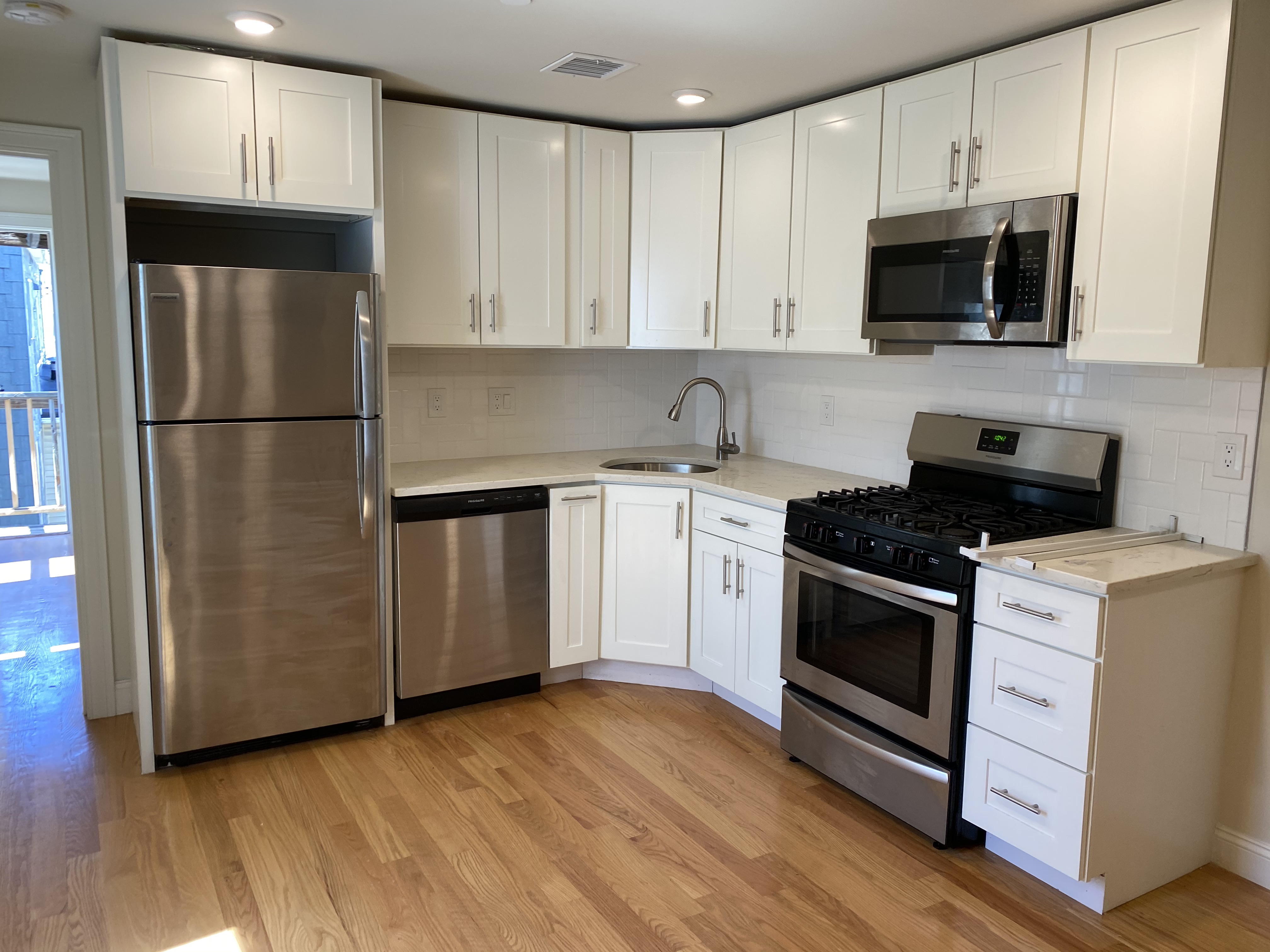 3 bed, 1.5 bath apartment for rent at 7 8th St Unit 3, East Cambridge — photo 1 of 13