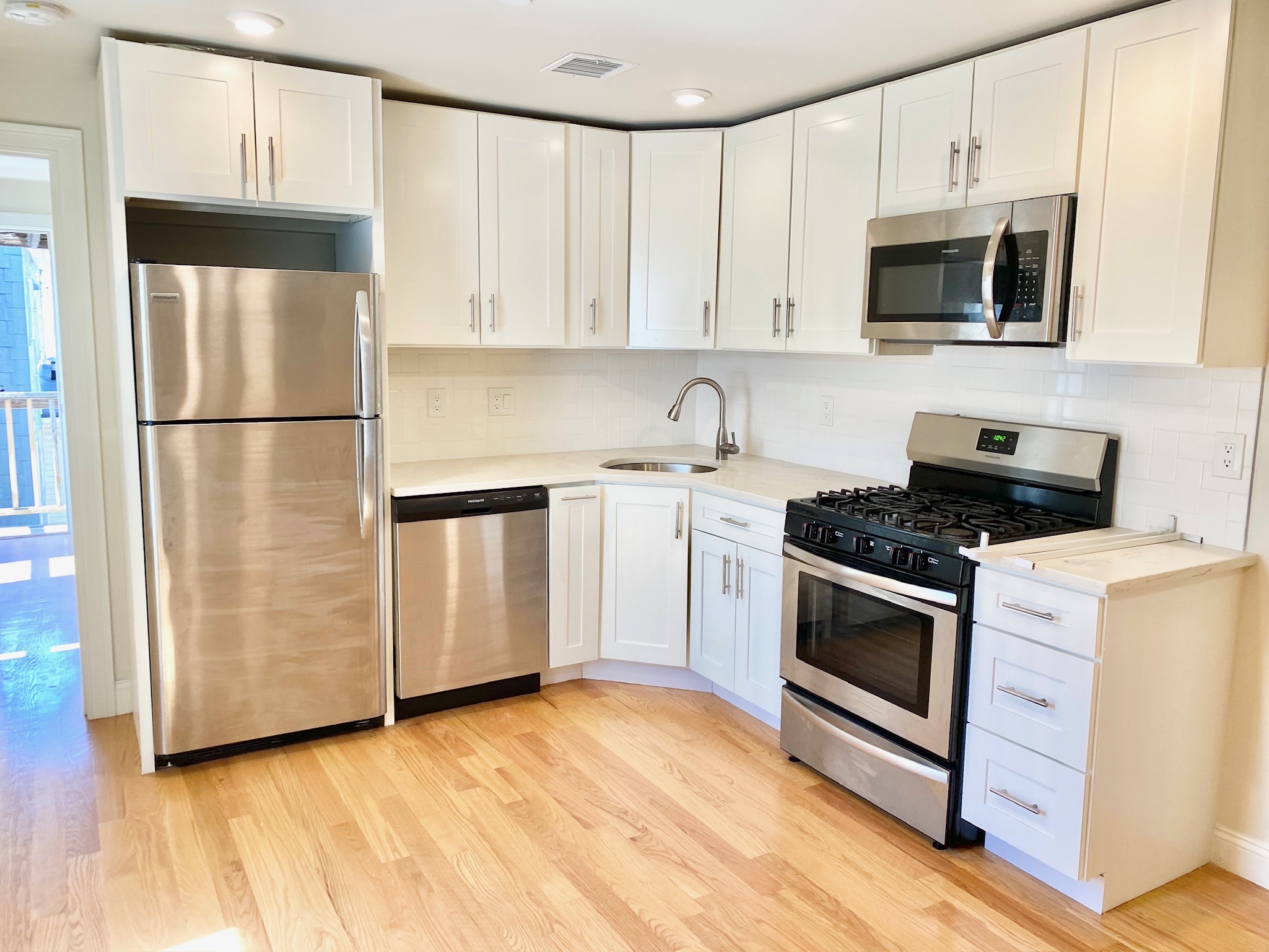 3 bed, 1.5 bath apartment for rent at 9 8th St Unit 3, Kendall Square