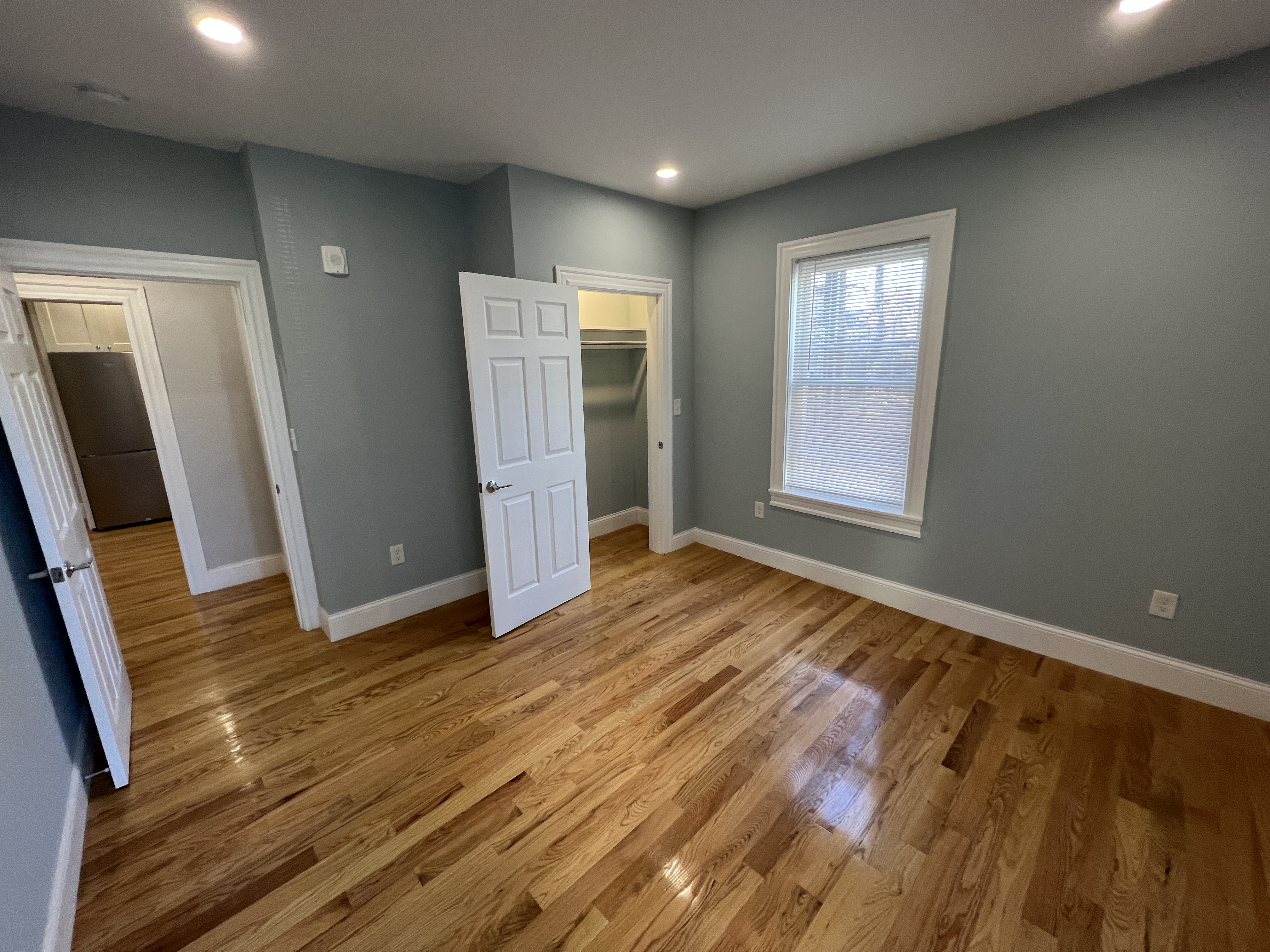 2 bed, 1 bath apartment for rent at 374 Oxford St Unit B, Porter Square — photo 4 of 6
