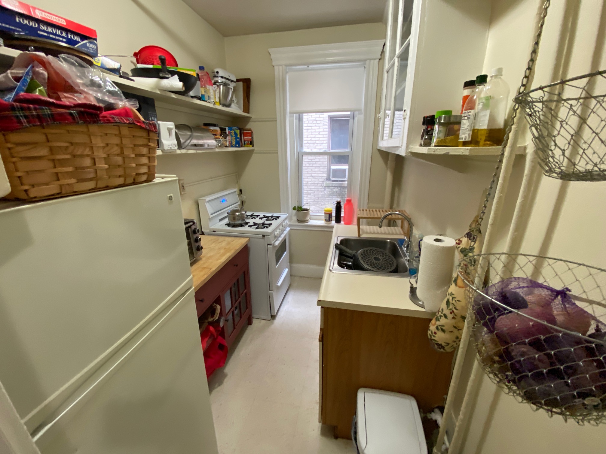 Studio bed, 1 bath apartment for rent at 368 Riverway Unit 8, Mission Hill