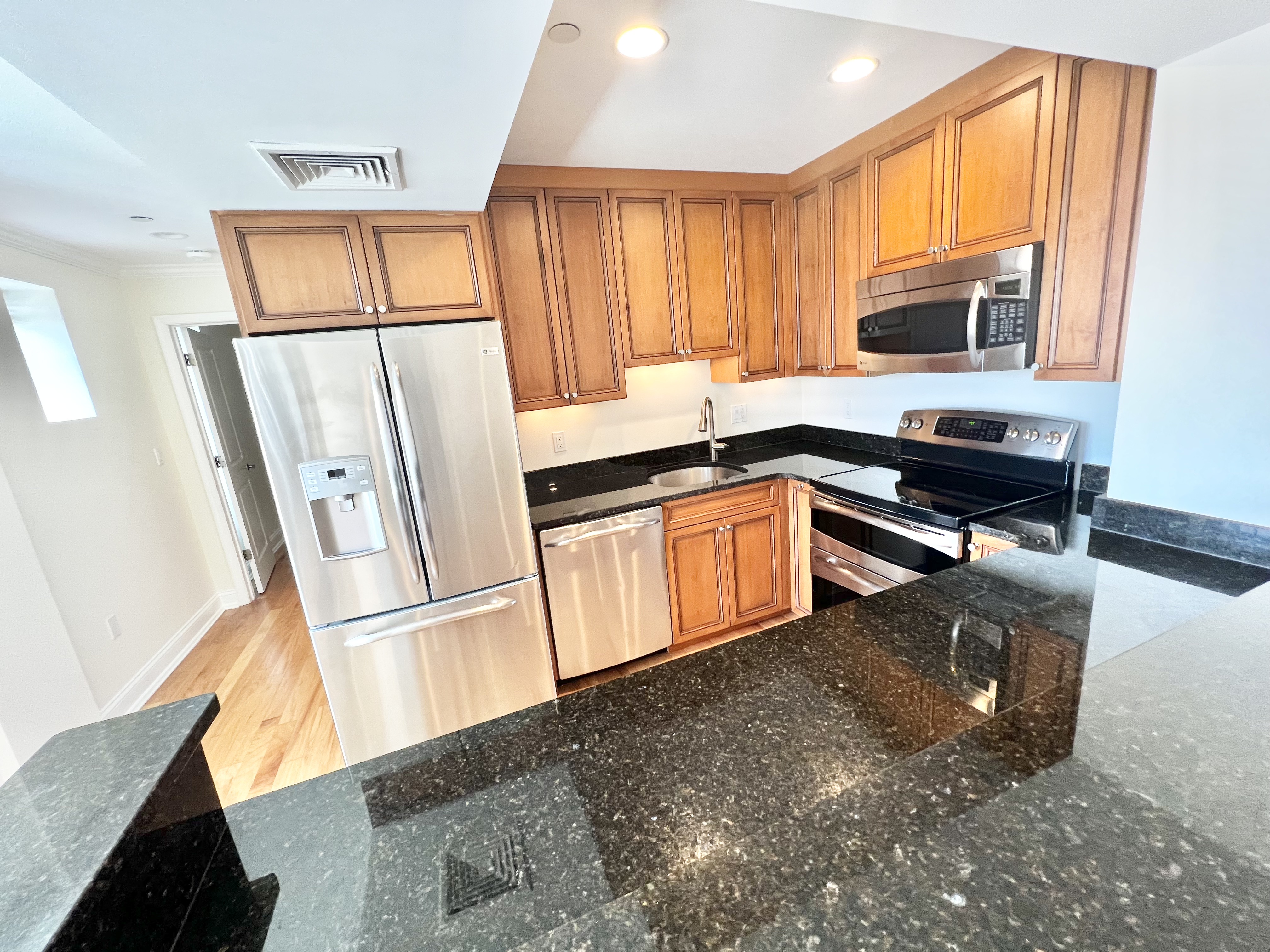 1 bed, 1 bath apartment for rent at 17 Chapel St Unit A0806, Longwood — photo 2 of 17